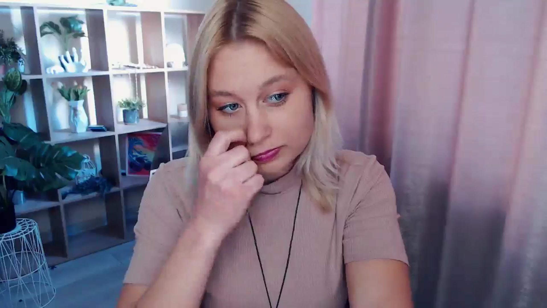 Gallery image thumbnail from Kukla_kolduna's myfreecams stream on, 05/01/2025, 15:44 image 13 of 20