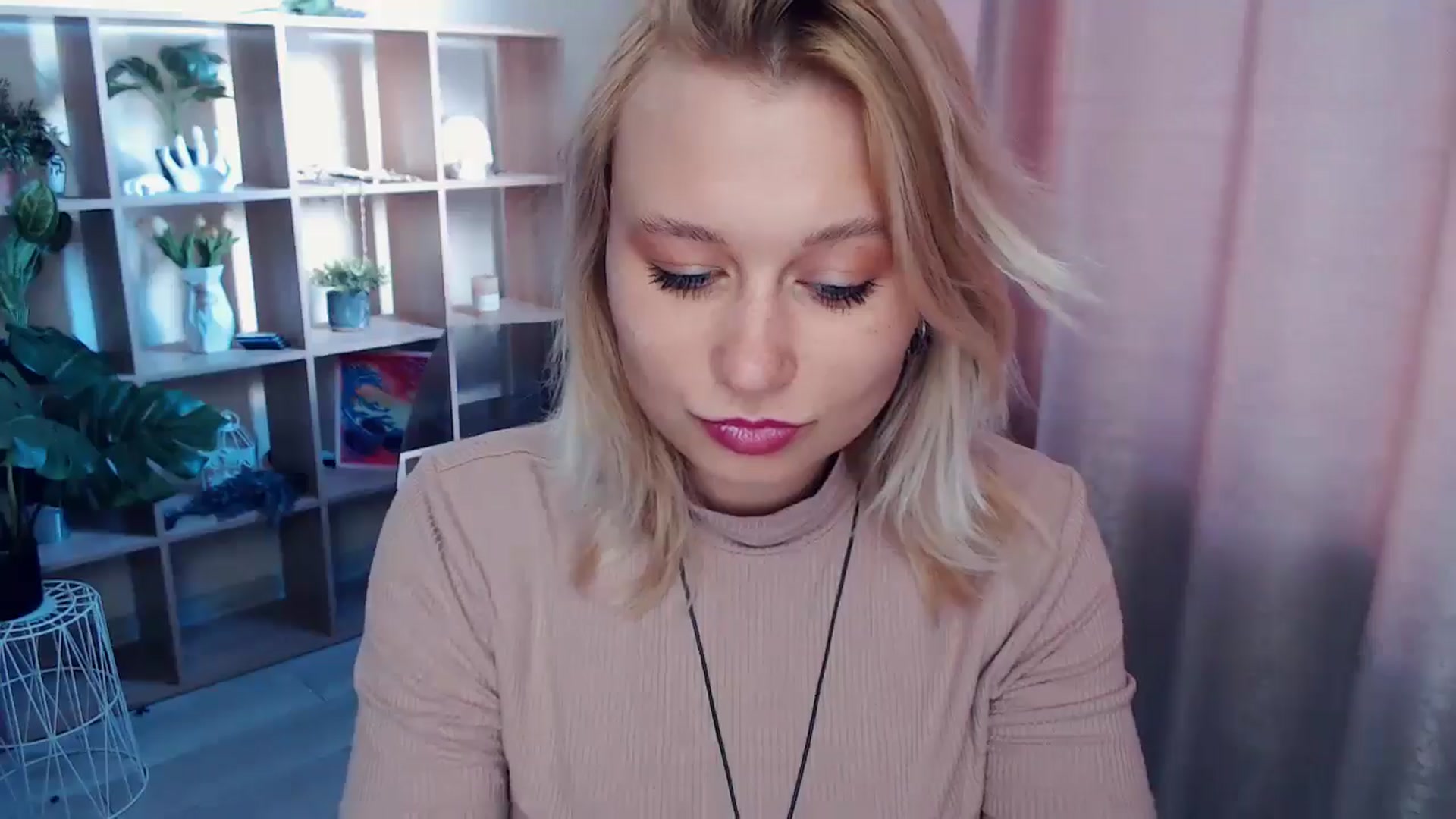 Gallery image thumbnail from Kukla_kolduna's myfreecams stream on, 05/01/2025, 15:44 image 15 of 20