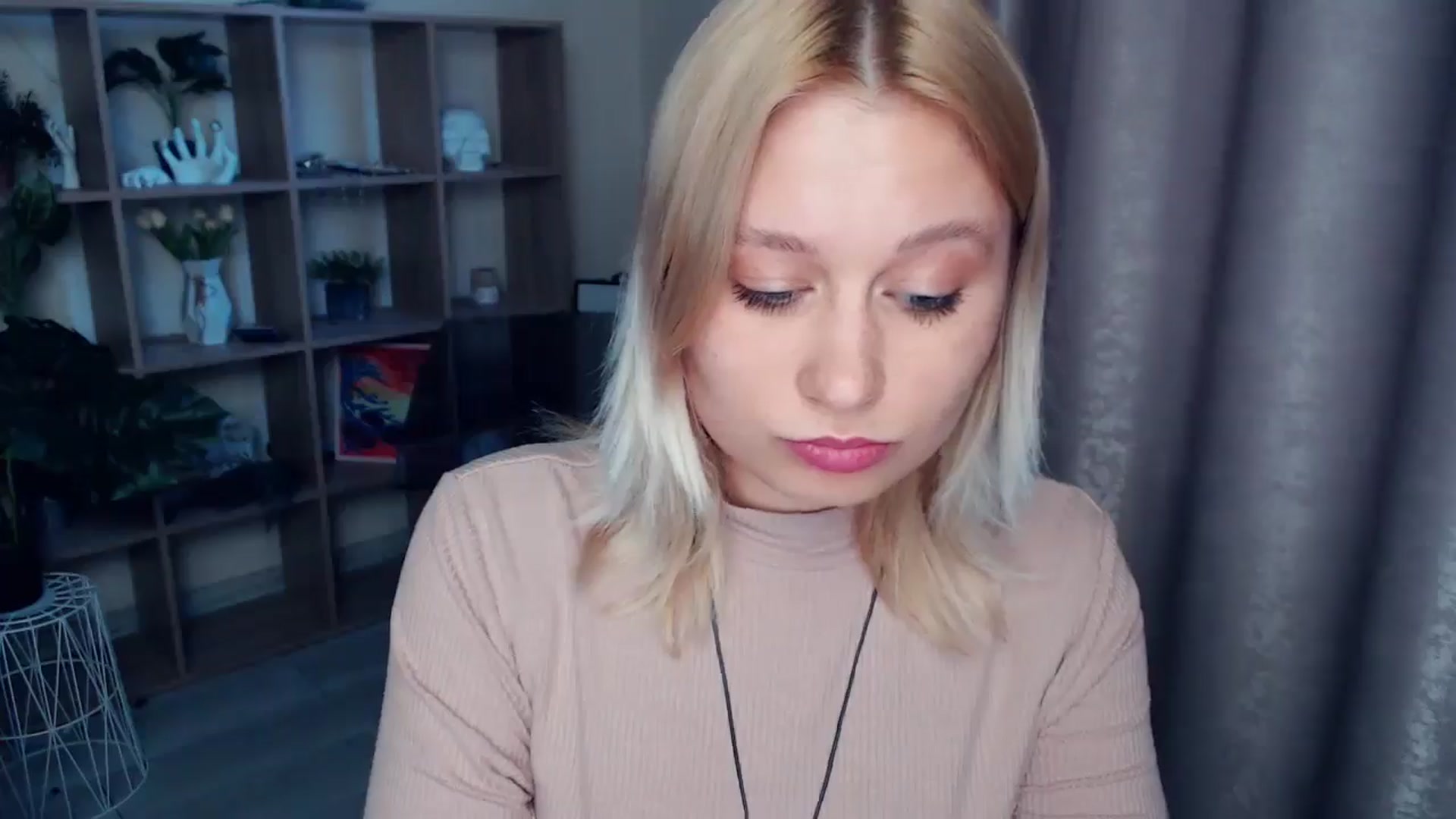 Gallery image thumbnail from Kukla_kolduna's myfreecams stream on, 05/01/2025, 17:51 image 14 of 20