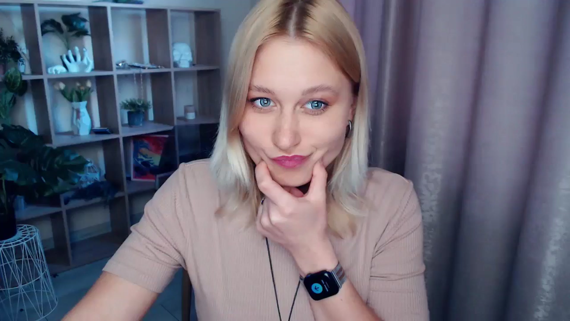 Gallery image thumbnail from Kukla_kolduna's myfreecams stream on, 05/01/2025, 17:51 image 9 of 20