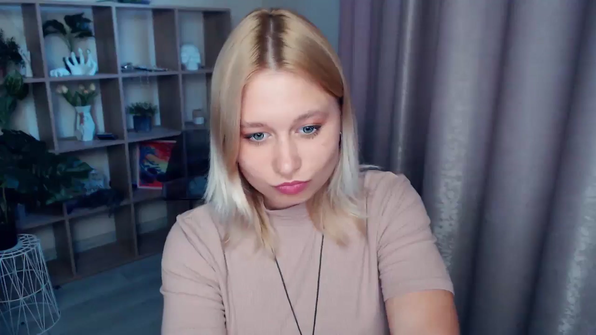 Gallery image thumbnail from Kukla_kolduna's myfreecams stream on, 05/01/2025, 17:51 image 13 of 20