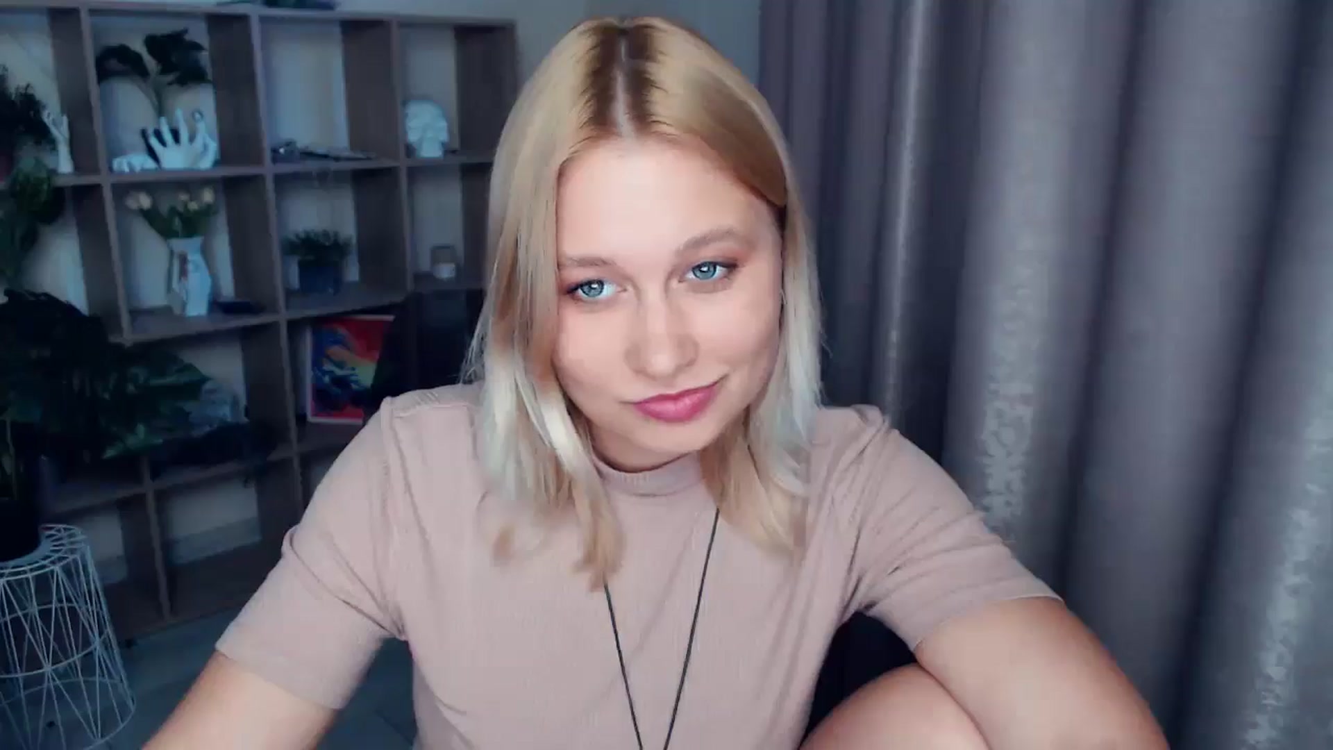 Gallery image thumbnail from Kukla_kolduna's myfreecams stream on, 05/01/2025, 17:51 image 15 of 20