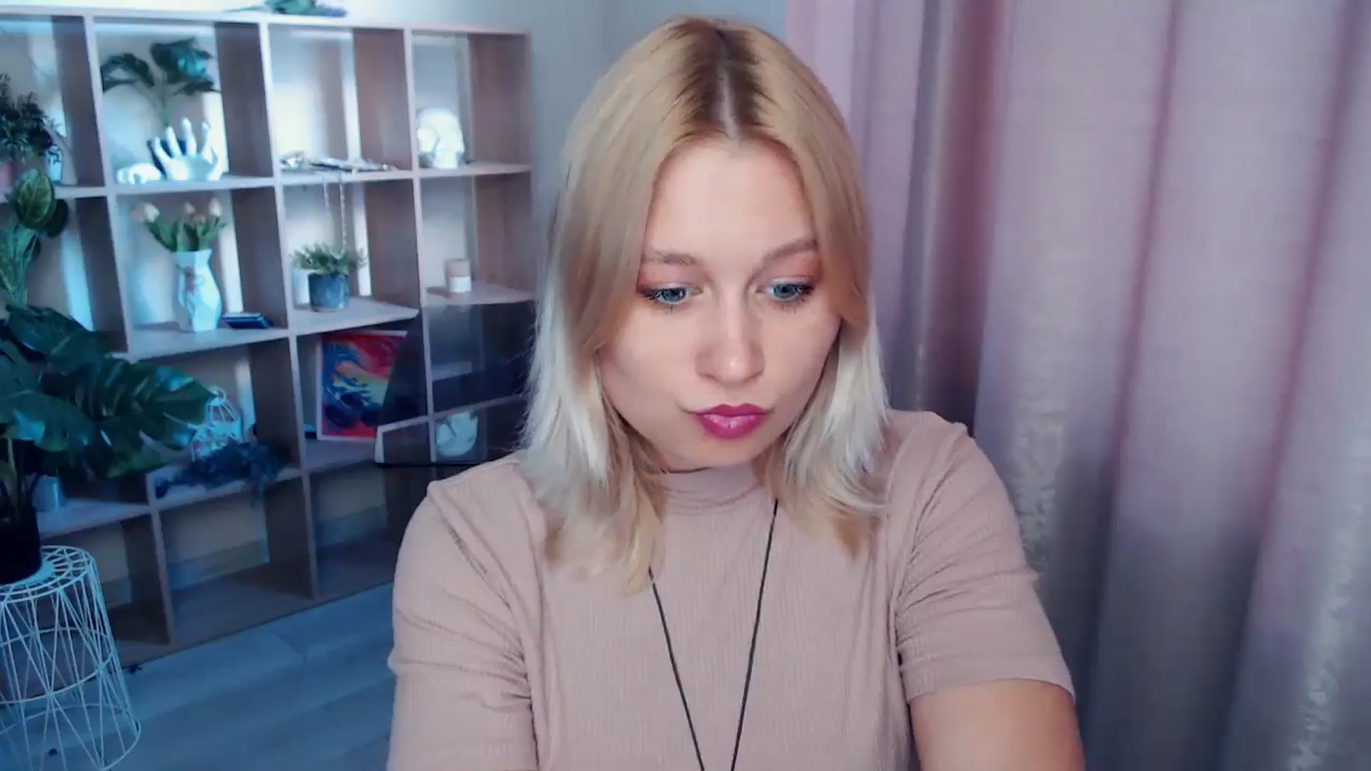 Gallery image thumbnail from Kukla_kolduna's myfreecams stream on, 05/01/2025, 17:51 image 3 of 20