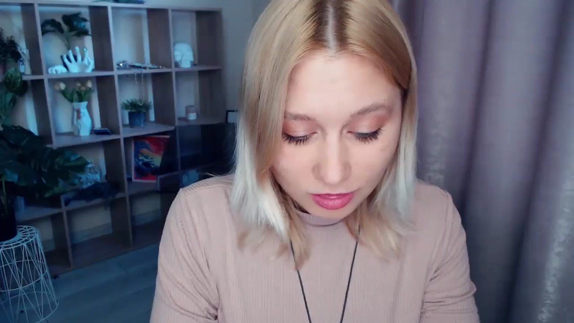 Gallery image thumbnail from Kukla_kolduna's myfreecams stream on, 05/01/2025, 17:51 image 10 of 20