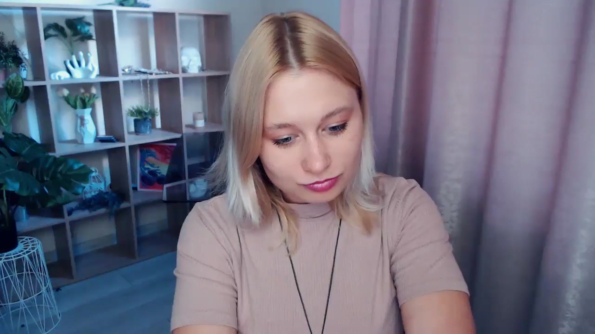 Gallery image thumbnail from Kukla_kolduna's myfreecams stream on, 05/01/2025, 17:51 image 5 of 20