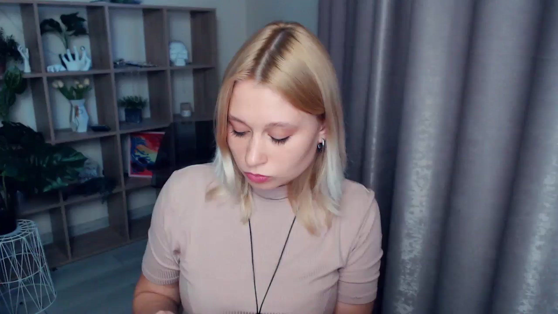 Gallery image thumbnail from Kukla_kolduna's myfreecams stream on, 05/01/2025, 17:51 image 16 of 20