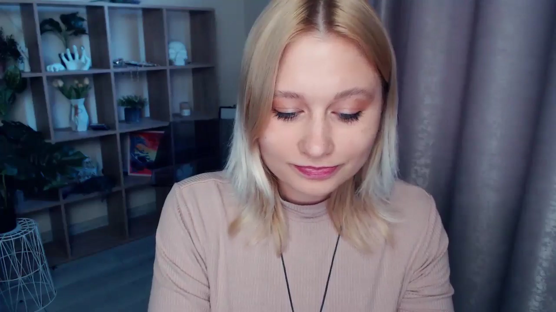 Gallery image thumbnail from Kukla_kolduna's myfreecams stream on, 05/01/2025, 17:51 image 12 of 20