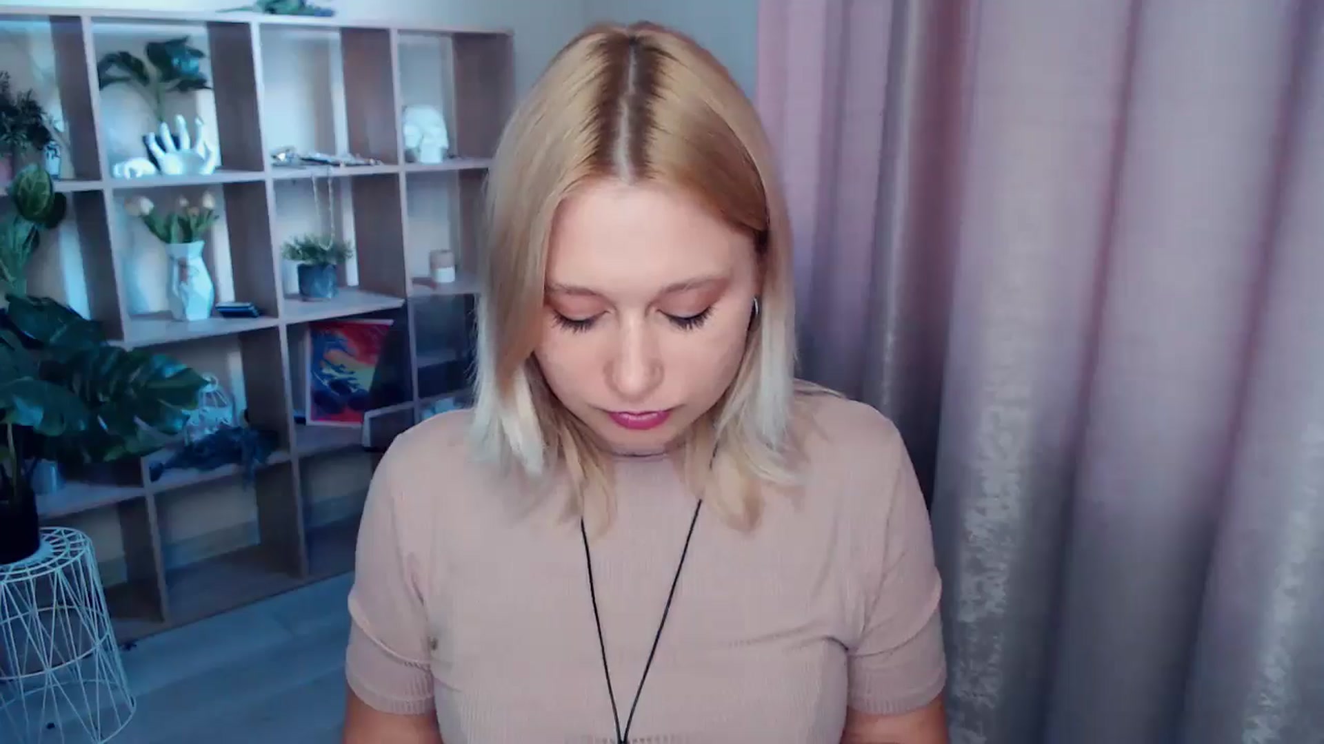 Gallery image thumbnail from Kukla_kolduna's myfreecams stream on, 05/01/2025, 17:51 image 6 of 20