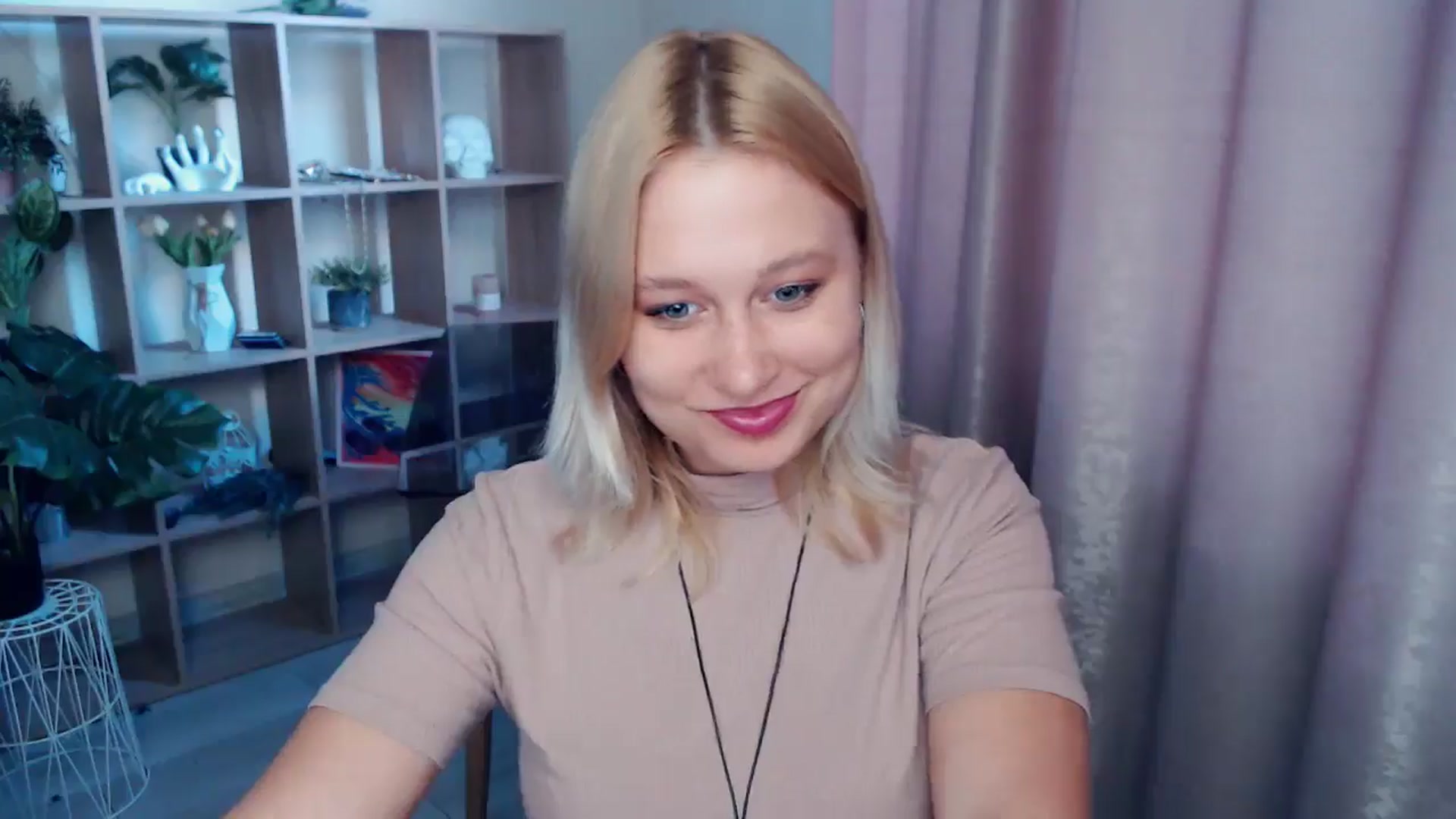 Gallery image thumbnail from Kukla_kolduna's myfreecams stream on, 05/01/2025, 17:51 image 7 of 20