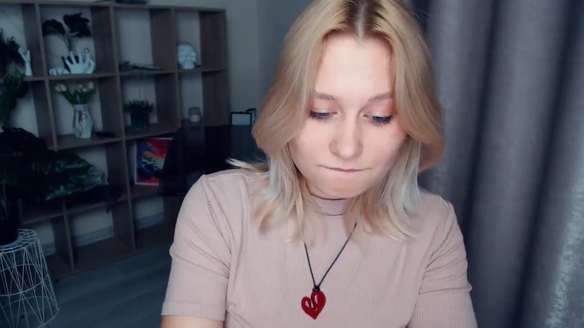 Gallery image thumbnail from Kukla_kolduna's myfreecams stream on, 05/01/2025, 18:10 image 17 of 20