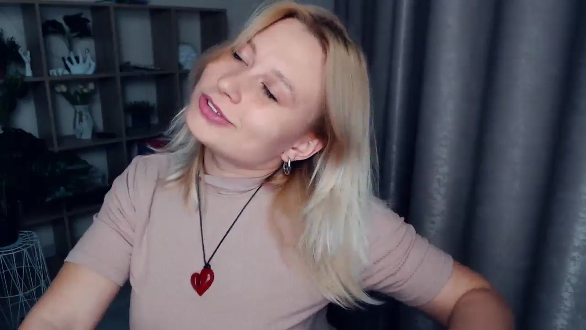 Gallery image thumbnail from Kukla_kolduna's myfreecams stream on, 05/01/2025, 18:10 image 4 of 20