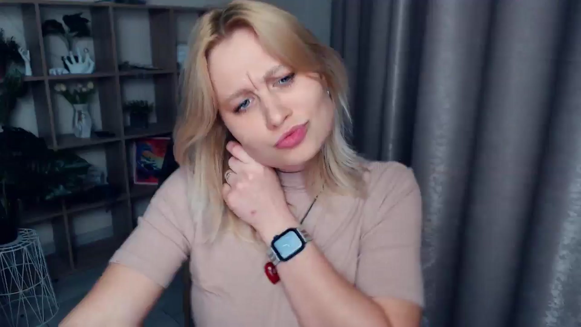 Gallery image thumbnail from Kukla_kolduna's myfreecams stream on, 05/01/2025, 18:10 image 13 of 20