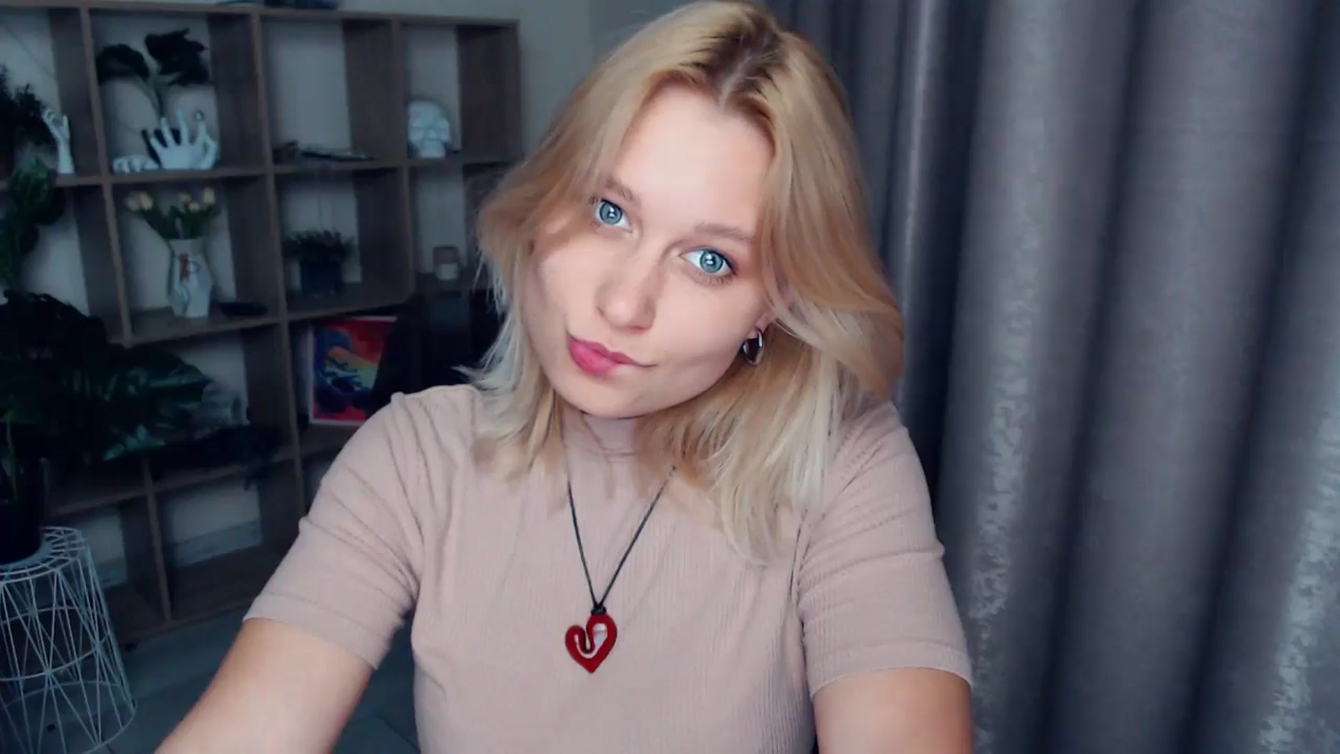 Gallery image thumbnail from Kukla_kolduna's myfreecams stream on, 05/01/2025, 18:10 image 11 of 20