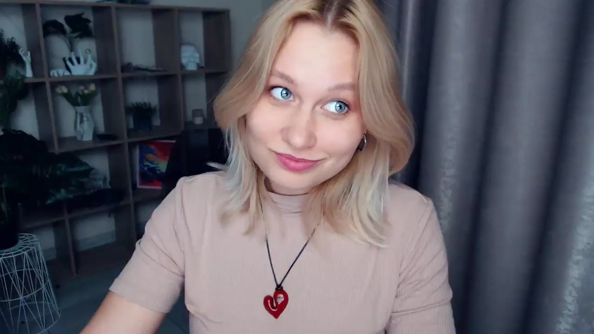 Gallery image thumbnail from Kukla_kolduna's myfreecams stream on, 05/01/2025, 18:10 image 16 of 20