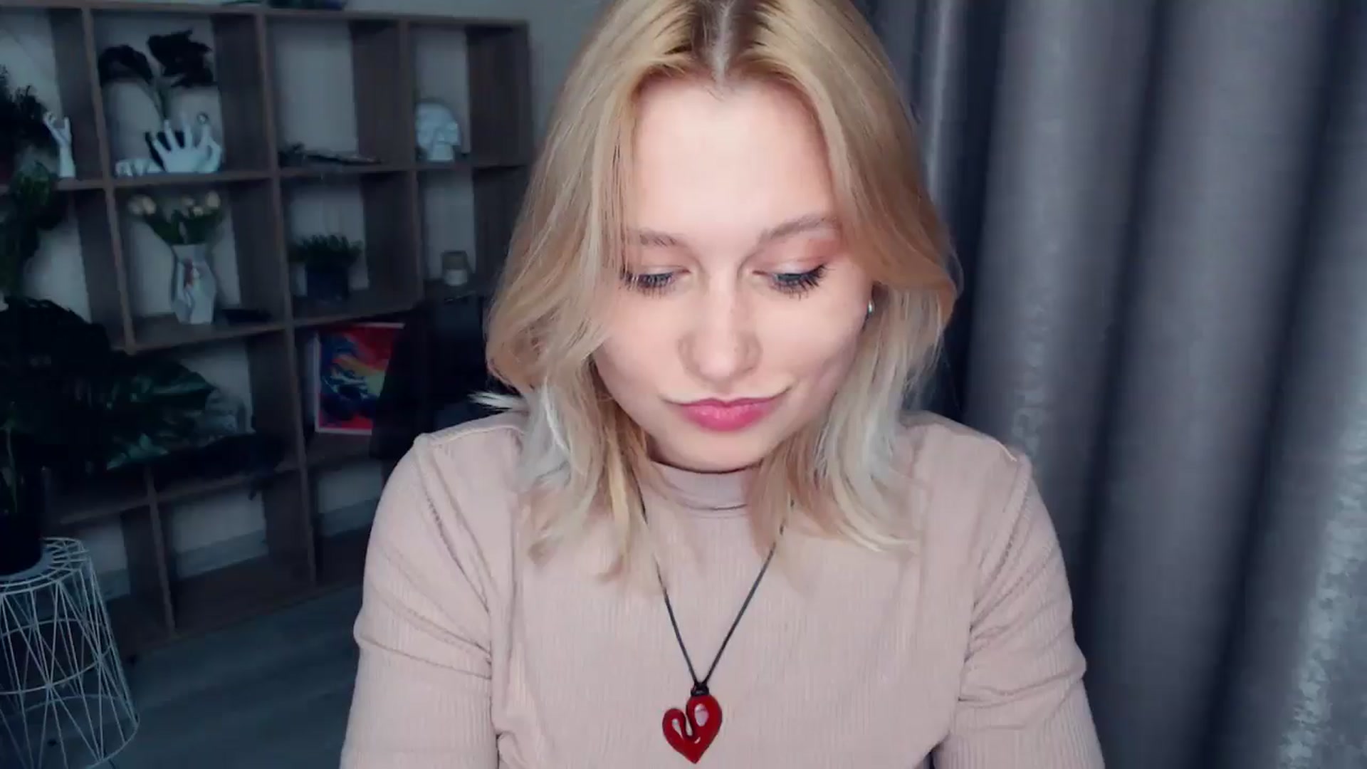 Gallery image thumbnail from Kukla_kolduna's myfreecams stream on, 05/01/2025, 18:10 image 15 of 20