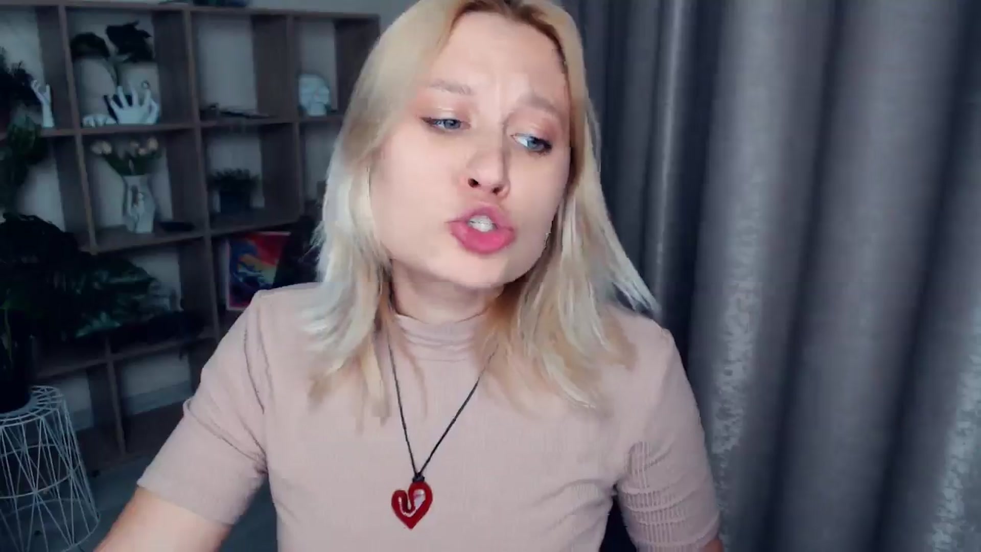 Gallery image thumbnail from Kukla_kolduna's myfreecams stream on, 05/01/2025, 18:10 image 7 of 20