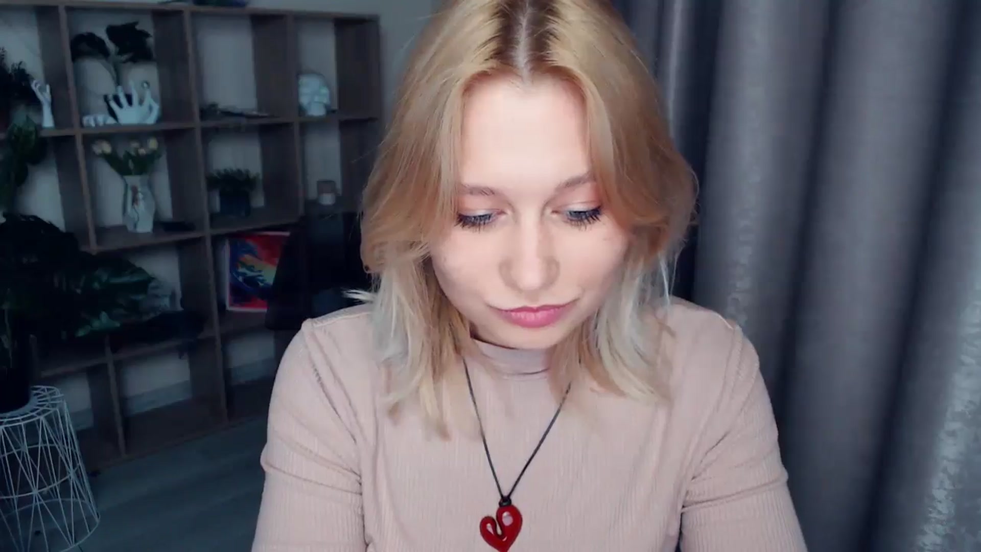 Gallery image thumbnail from Kukla_kolduna's myfreecams stream on, 05/01/2025, 18:10 image 14 of 20
