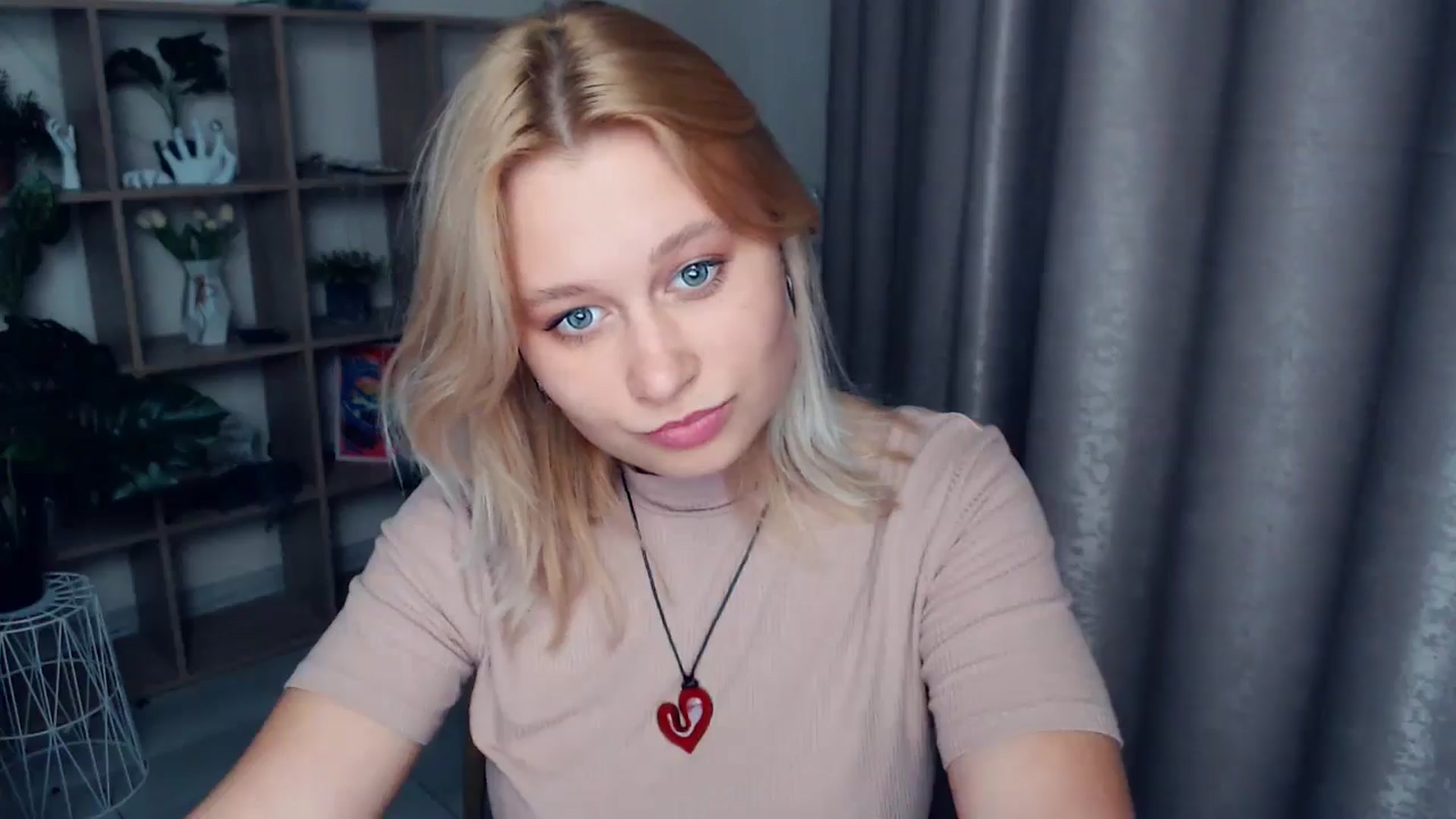 Gallery image thumbnail from Kukla_kolduna's myfreecams stream on, 05/01/2025, 18:10 image 10 of 20