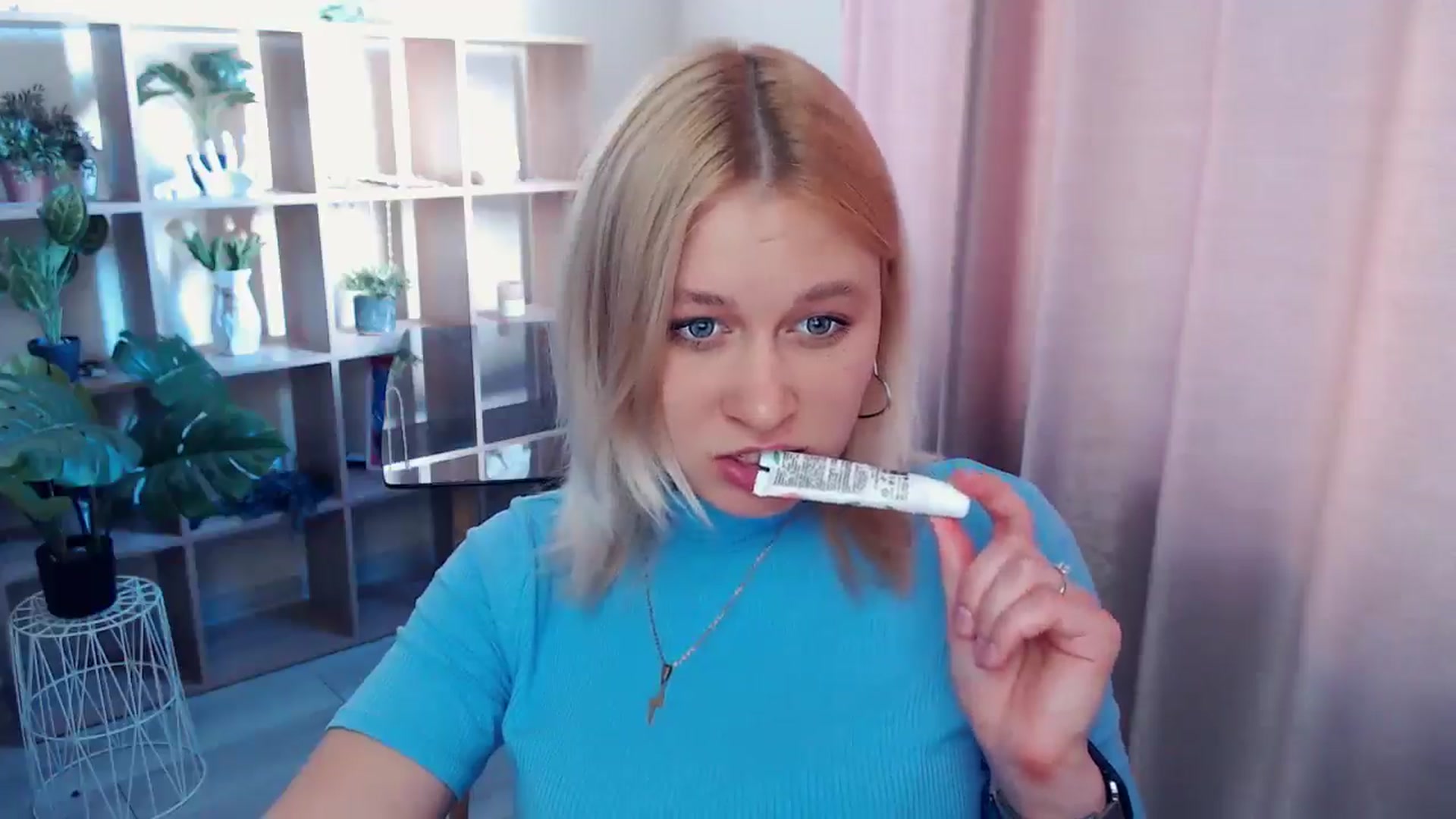 Gallery image thumbnail from Kukla_kolduna's myfreecams stream on, 05/02/2025, 15:52 image 9 of 20