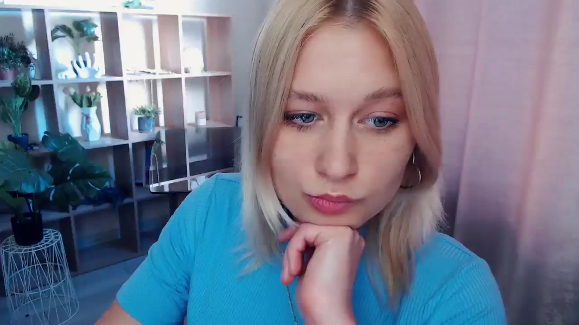 Gallery image thumbnail from Kukla_kolduna's myfreecams stream on, 05/02/2025, 15:52 image 13 of 20