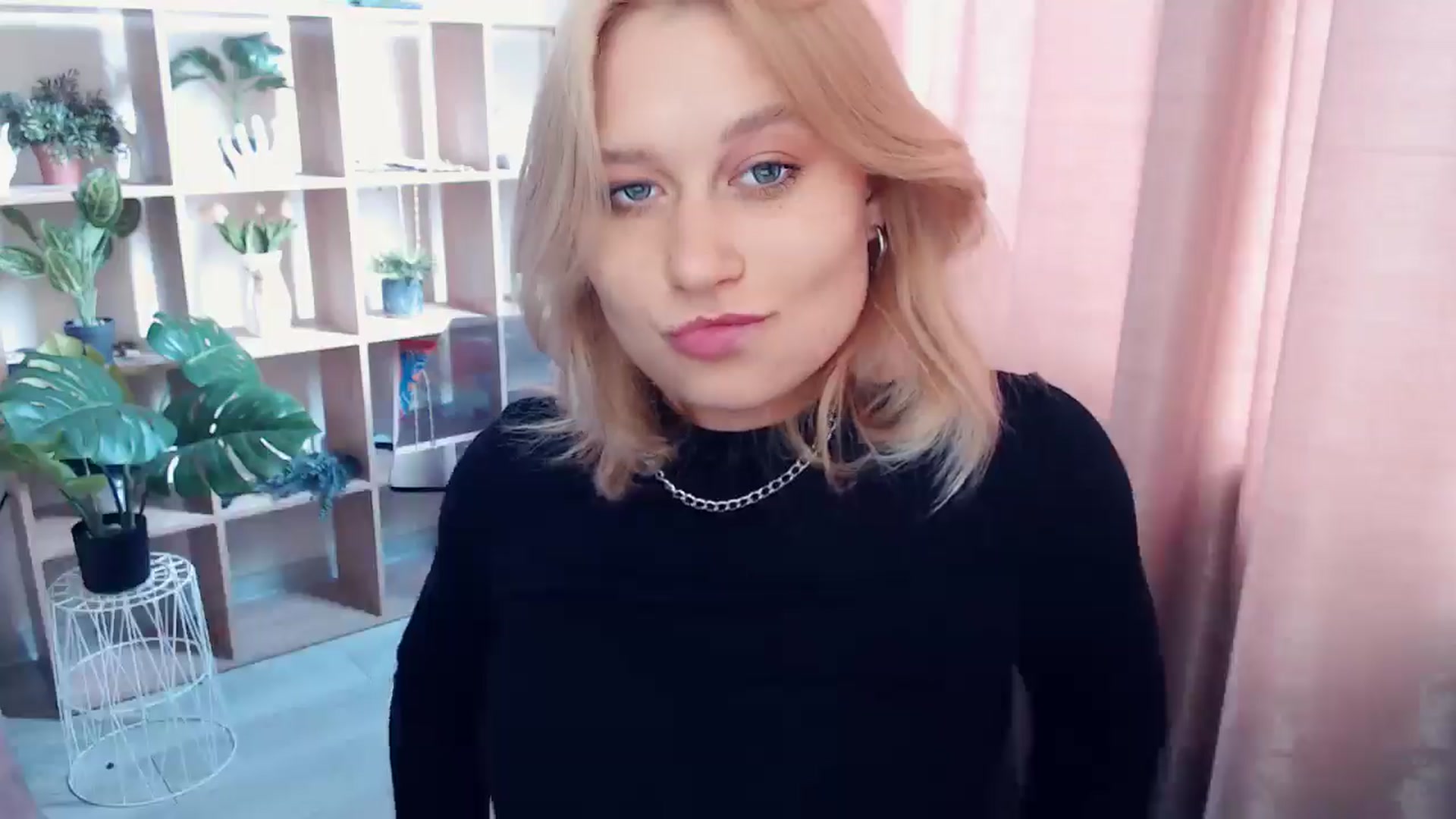 Gallery image thumbnail from Kukla_kolduna's myfreecams stream on, 05/03/2025, 11:29 image 11 of 20