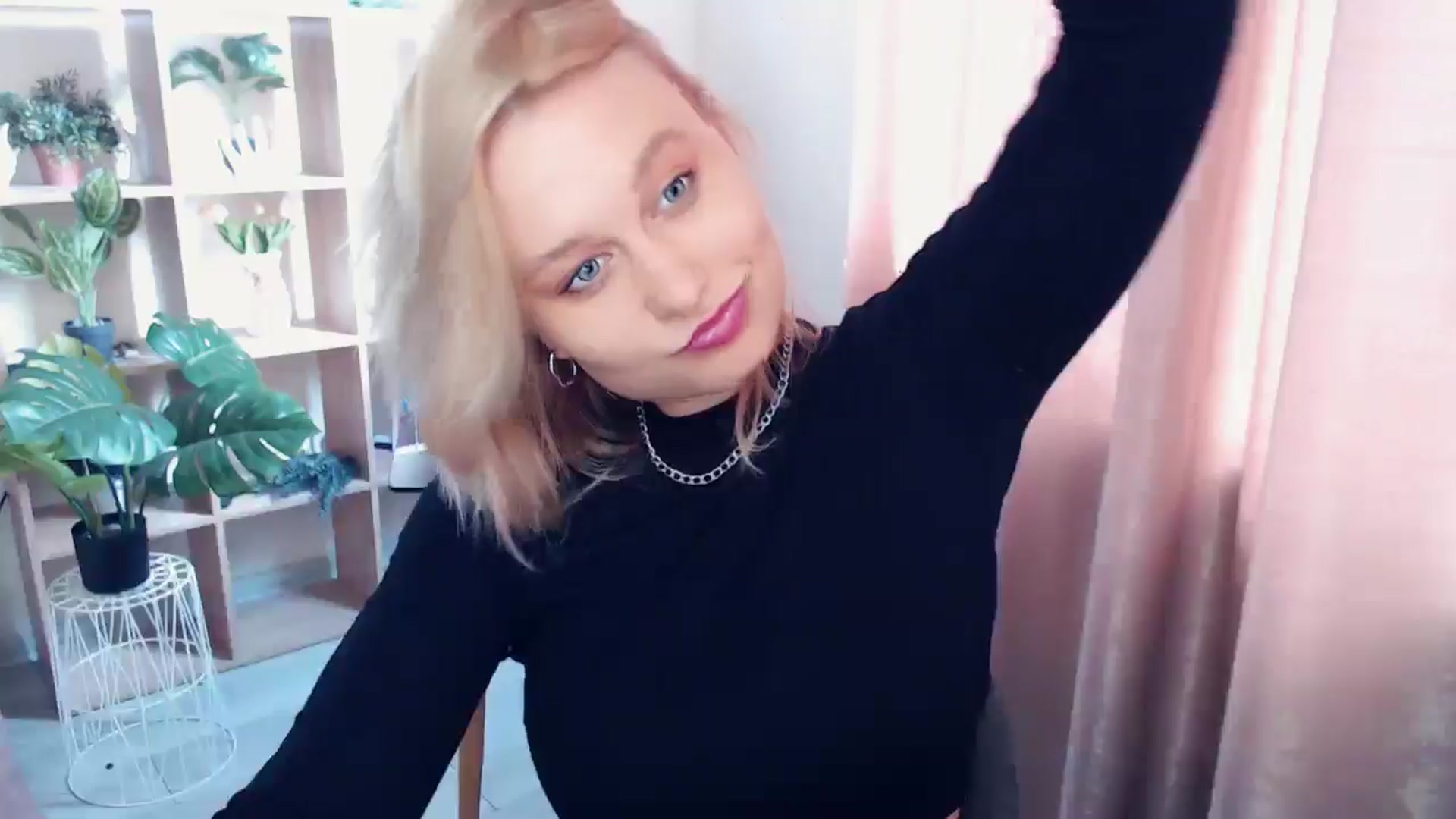 Gallery image thumbnail from Kukla_kolduna's myfreecams stream on, 05/03/2025, 11:29 image 13 of 20
