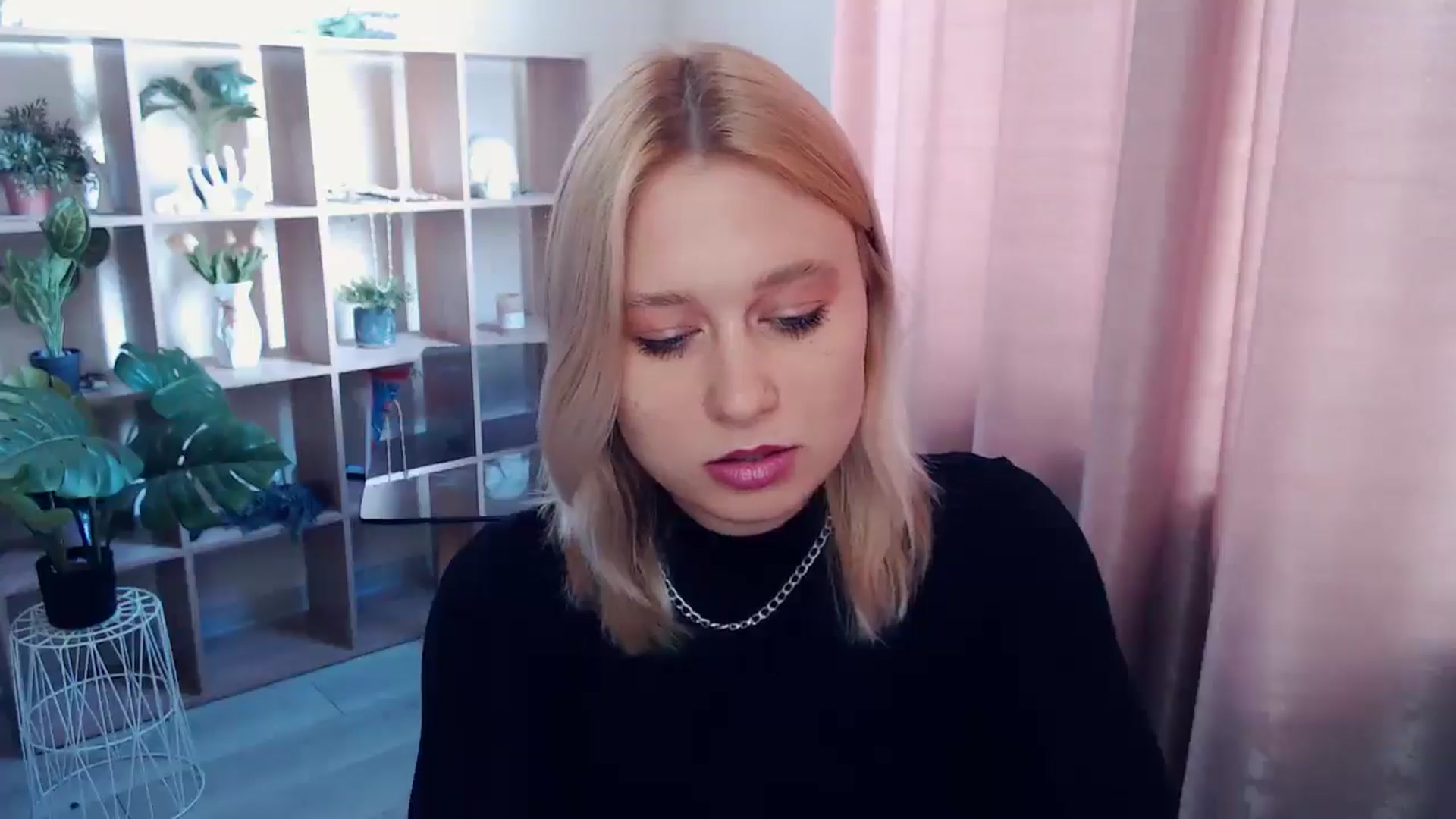 Gallery image thumbnail from Kukla_kolduna's myfreecams stream on, 05/03/2025, 11:29 image 3 of 20