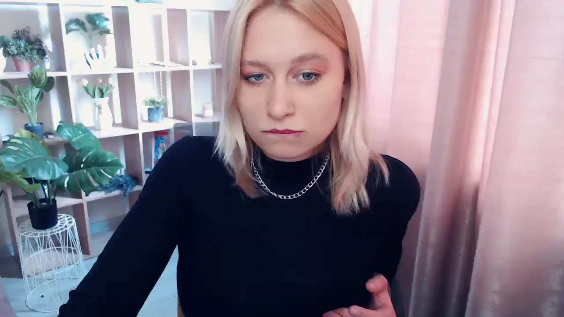 Gallery image thumbnail from Kukla_kolduna's myfreecams stream on, 05/03/2025, 11:29 image 7 of 20