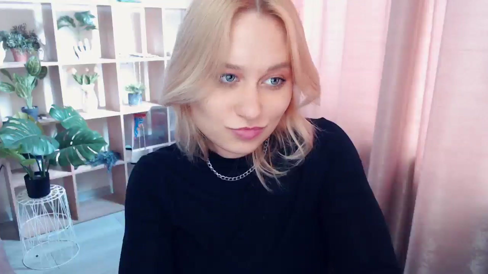 Gallery image thumbnail from Kukla_kolduna's myfreecams stream on, 05/03/2025, 11:29 image 12 of 20