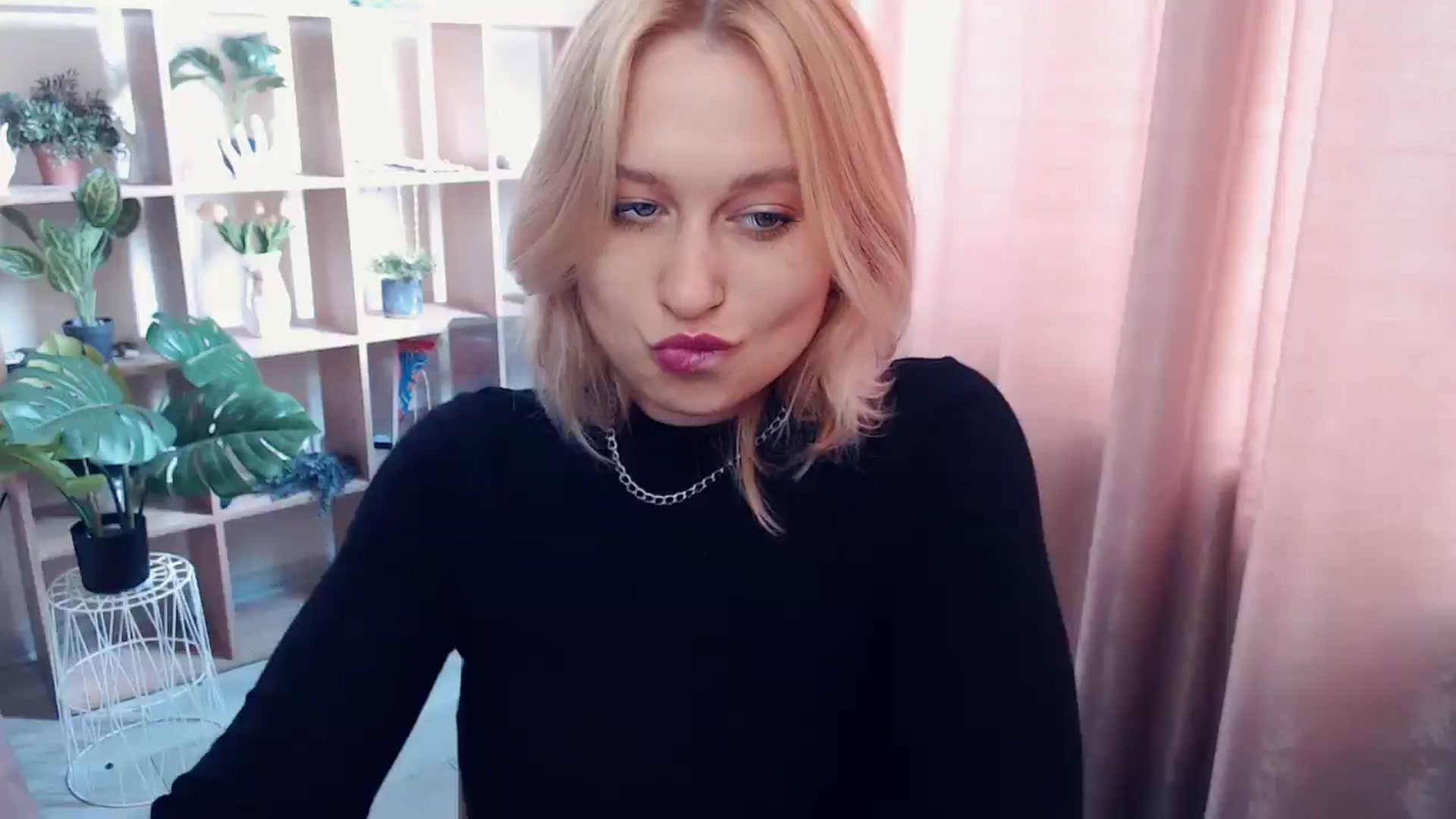 Gallery image thumbnail from Kukla_kolduna's myfreecams stream on, 05/03/2025, 11:29 image 14 of 20