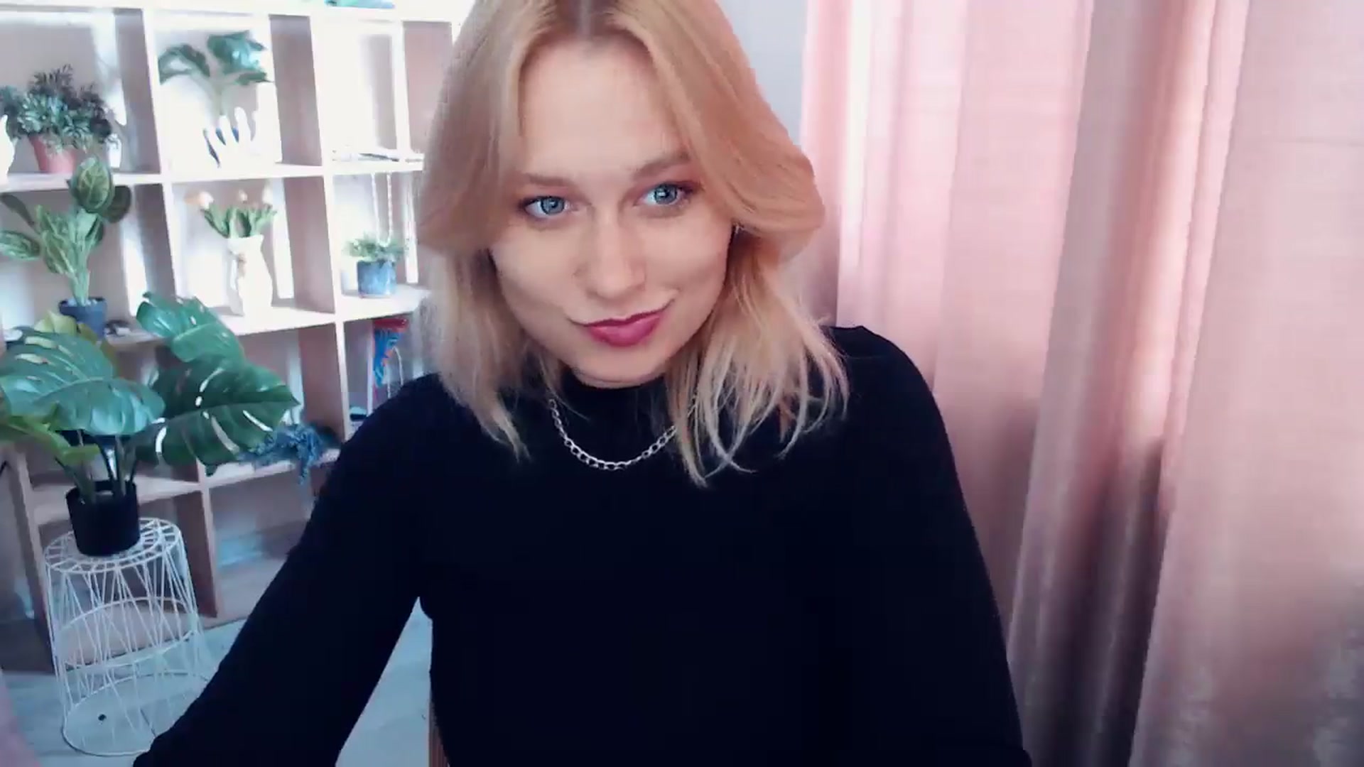 Gallery image thumbnail from Kukla_kolduna's myfreecams stream on, 05/03/2025, 11:29 image 16 of 20