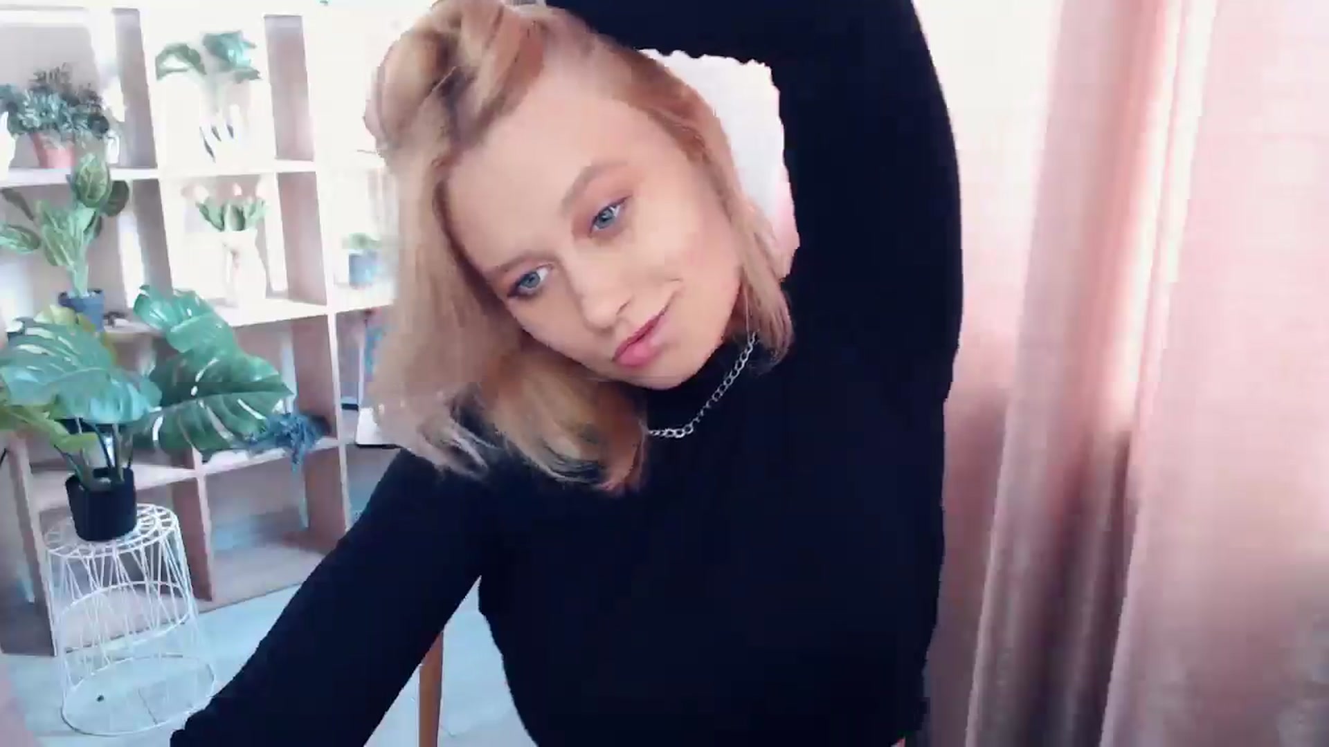 Gallery image thumbnail from Kukla_kolduna's myfreecams stream on, 05/03/2025, 11:29 image 10 of 20
