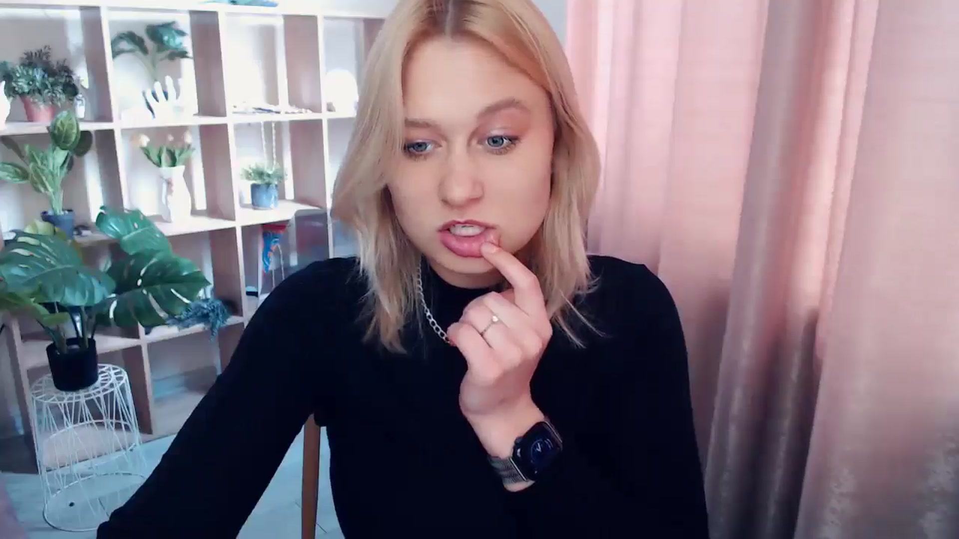 Gallery image thumbnail from Kukla_kolduna's myfreecams stream on, 05/03/2025, 11:29 image 18 of 20