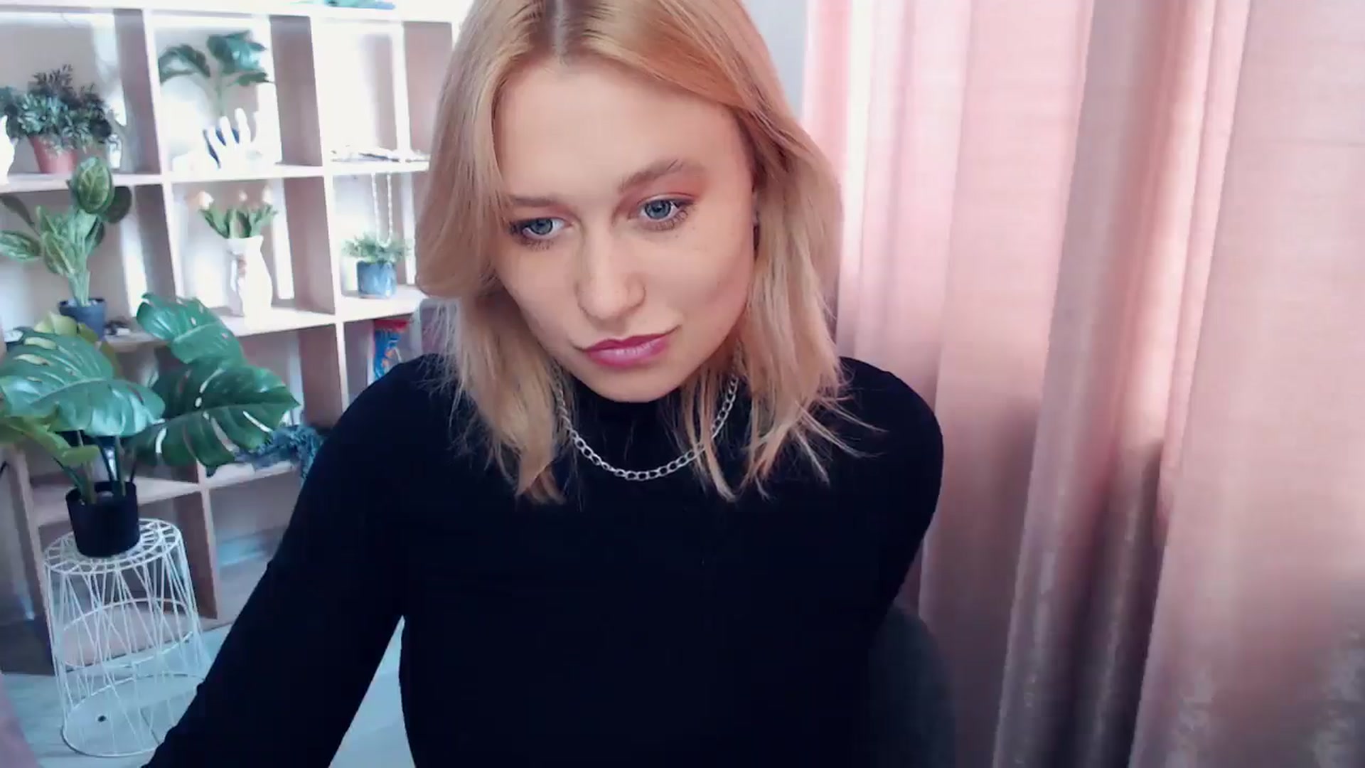 Gallery image thumbnail from Kukla_kolduna's myfreecams stream on, 05/03/2025, 11:29 image 17 of 20