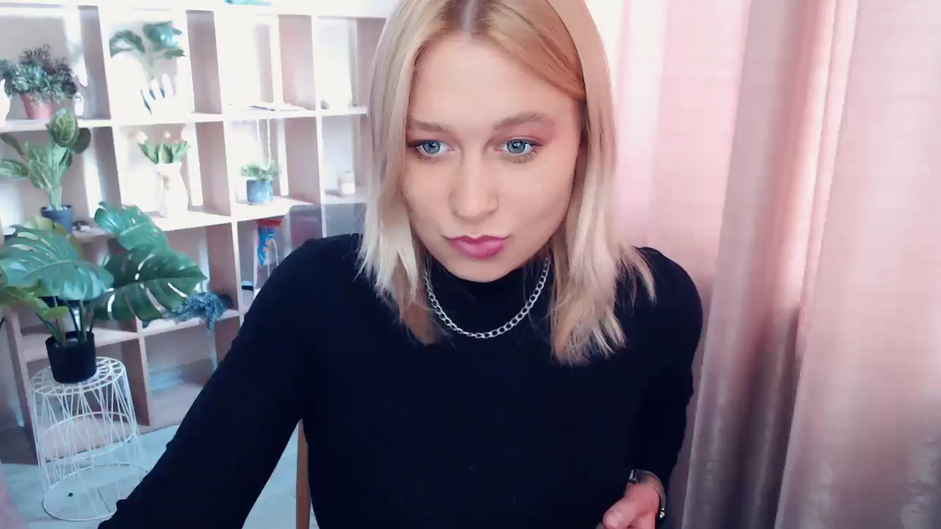 Gallery image thumbnail from Kukla_kolduna's myfreecams stream on, 05/03/2025, 11:29 image 8 of 20