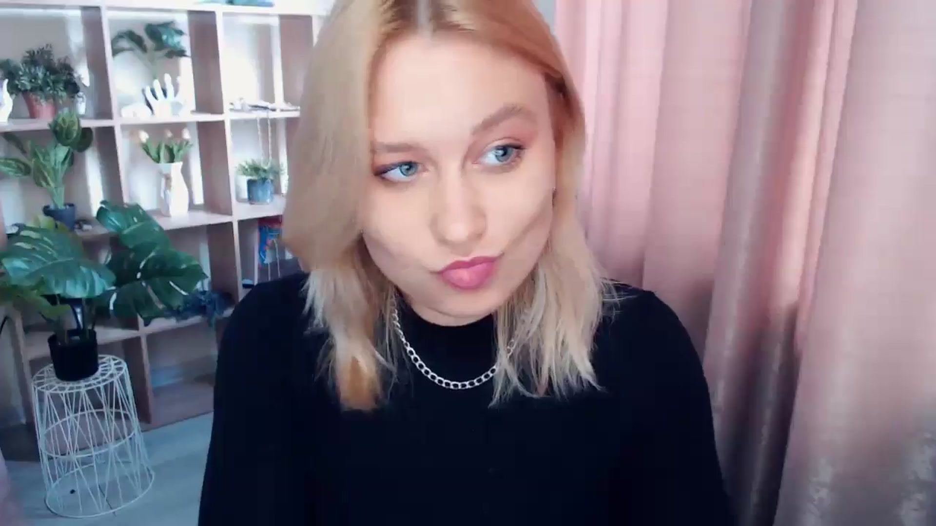 Gallery image thumbnail from Kukla_kolduna's myfreecams stream on, 05/03/2025, 11:29 image 19 of 20