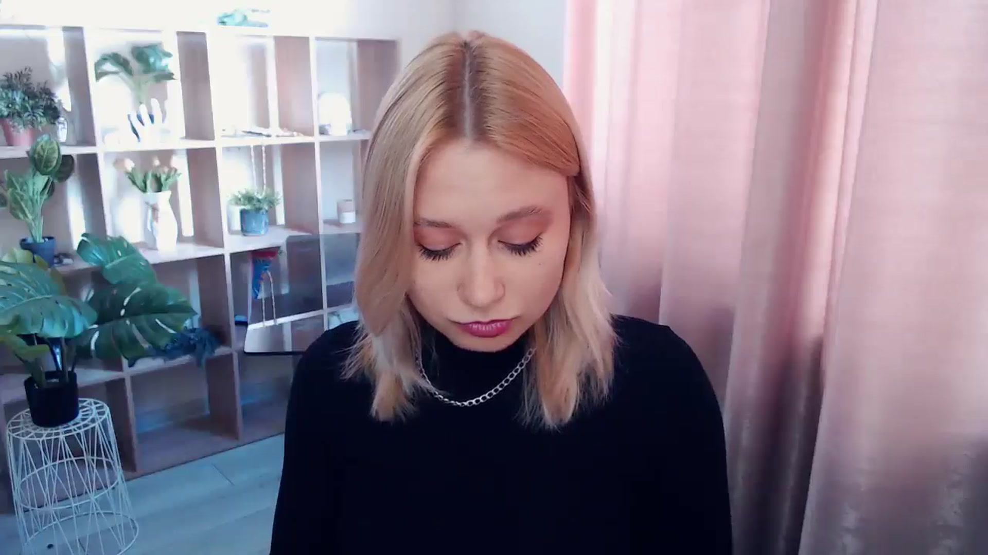 Gallery image thumbnail from Kukla_kolduna's myfreecams stream on, 05/03/2025, 11:29 image 2 of 20