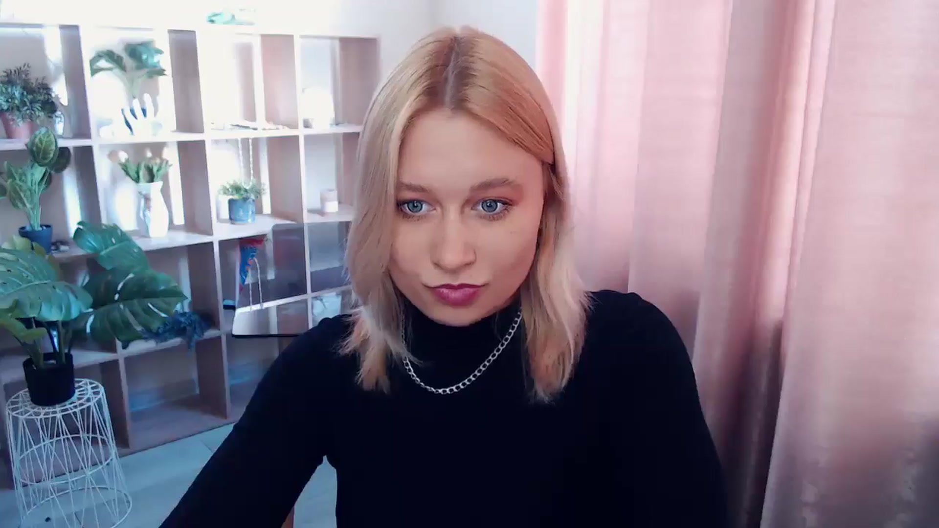 Gallery image thumbnail from Kukla_kolduna's myfreecams stream on, 05/03/2025, 11:29 image 4 of 20