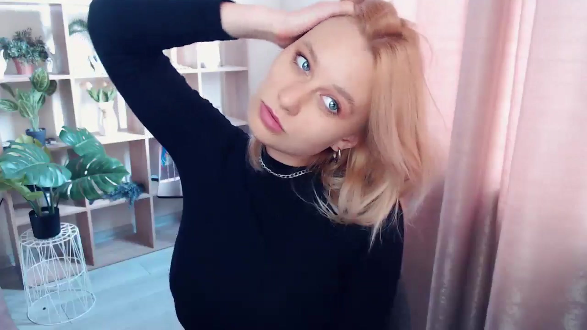 Gallery image thumbnail from Kukla_kolduna's myfreecams stream on, 05/03/2025, 11:29 image 9 of 20