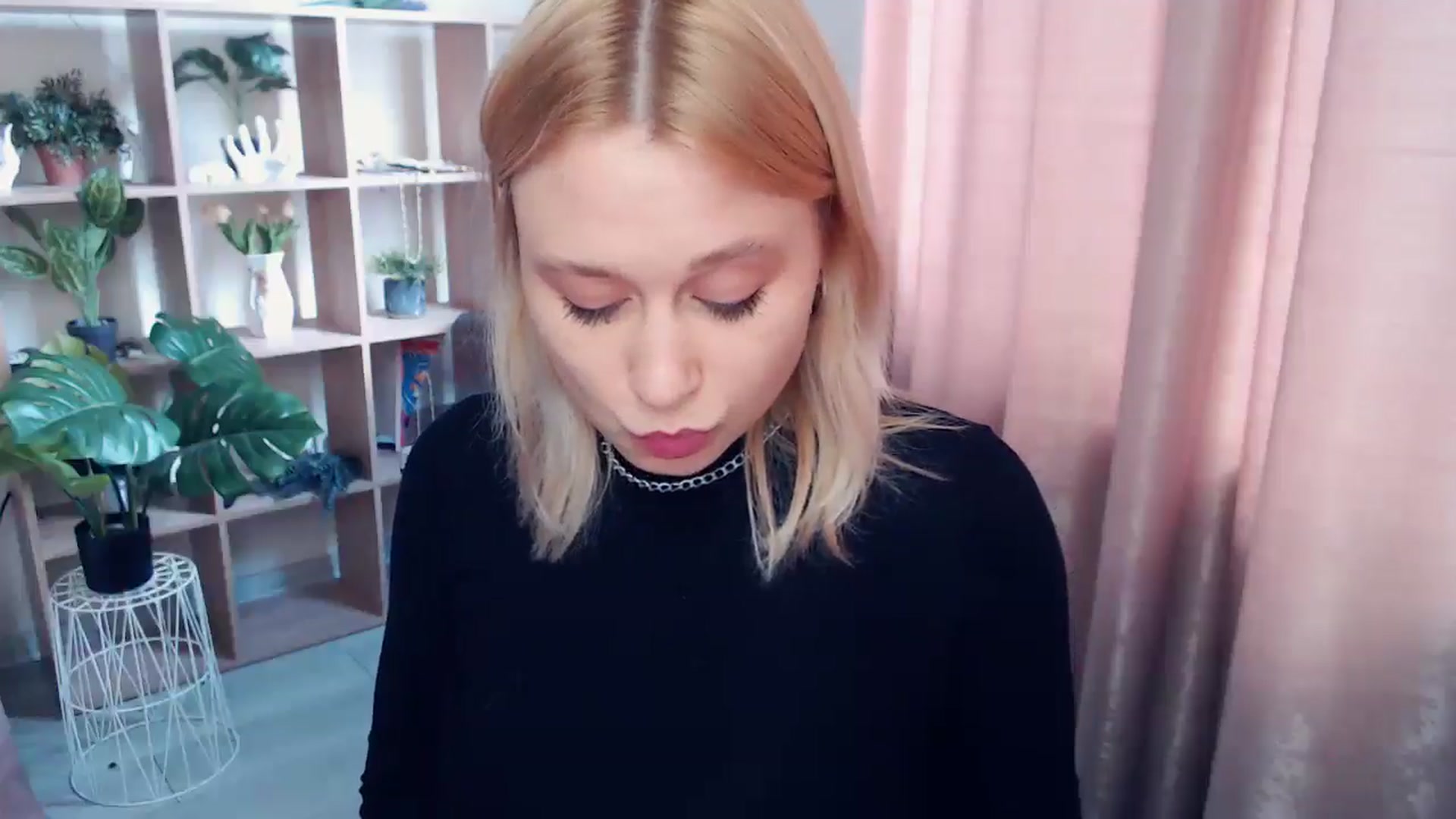Gallery image thumbnail from Kukla_kolduna's myfreecams stream on, 05/03/2025, 12:00 image 2 of 20