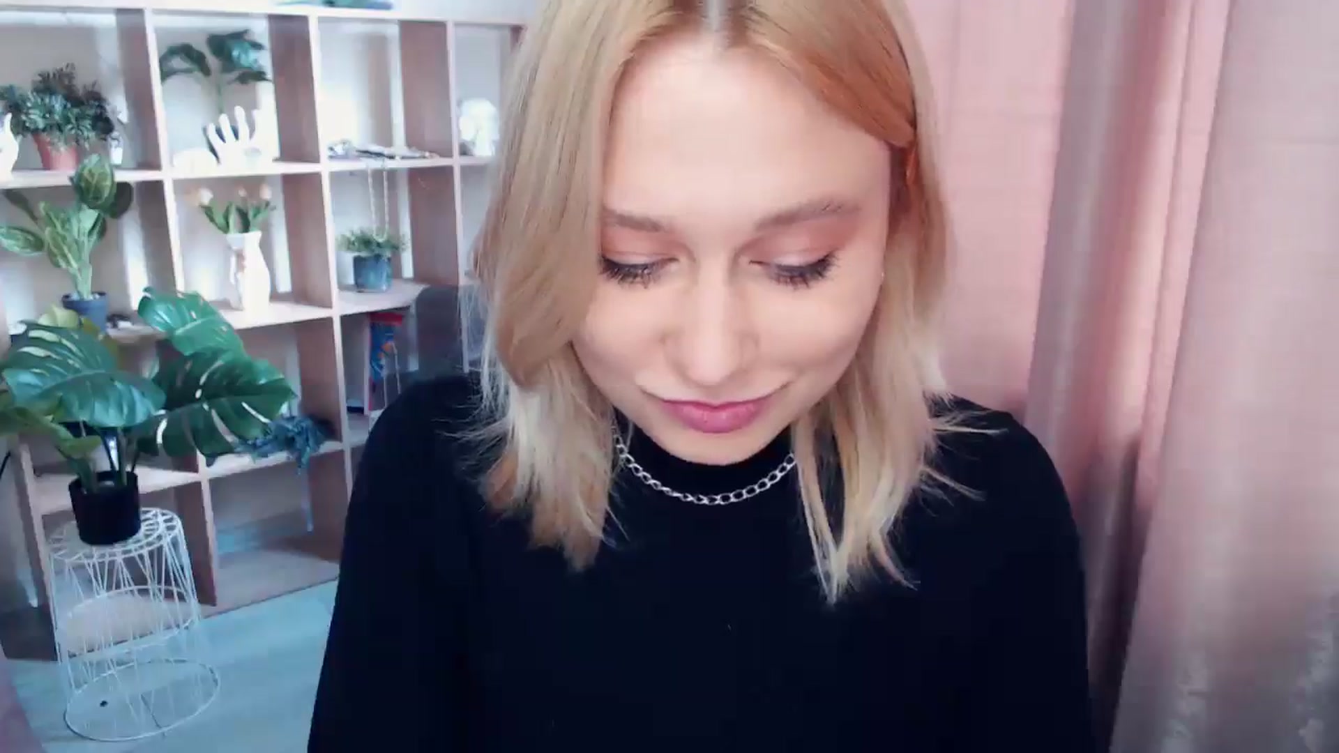 Gallery image thumbnail from Kukla_kolduna's myfreecams stream on, 05/03/2025, 12:00 image 5 of 20
