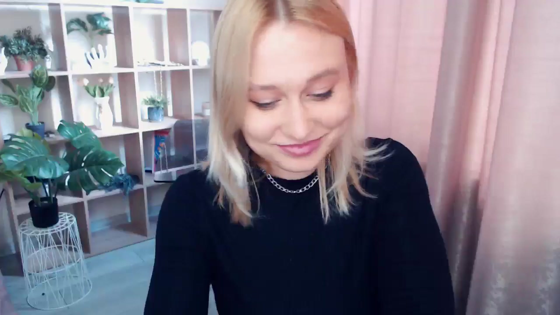 Gallery image thumbnail from Kukla_kolduna's myfreecams stream on, 05/03/2025, 12:00 image 9 of 20