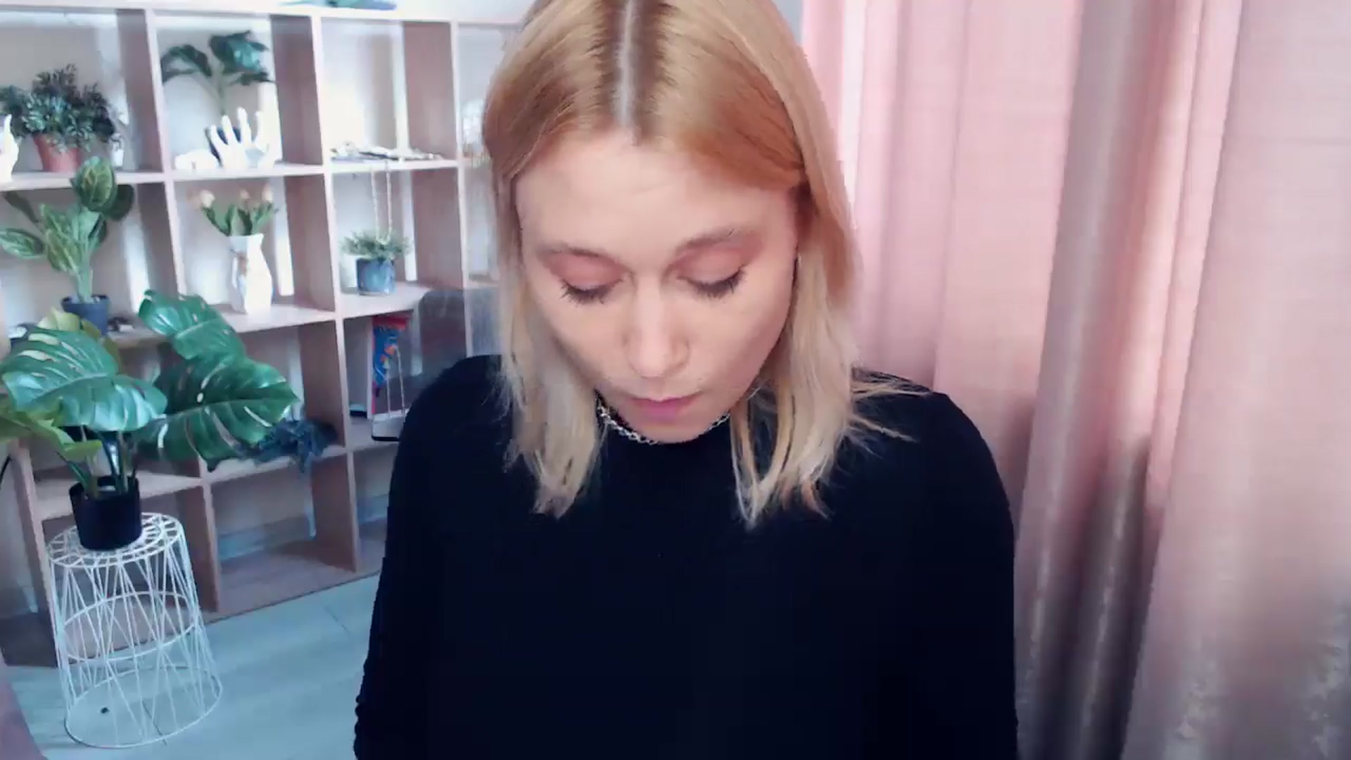 Gallery image thumbnail from Kukla_kolduna's myfreecams stream on, 05/03/2025, 12:00 image 3 of 20