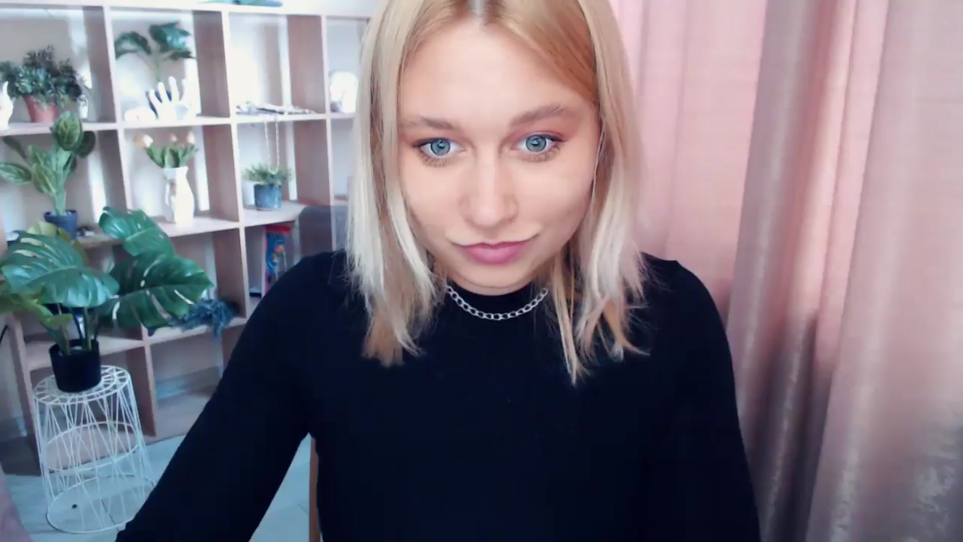 Gallery image thumbnail from Kukla_kolduna's myfreecams stream on, 05/03/2025, 12:00 image 18 of 20