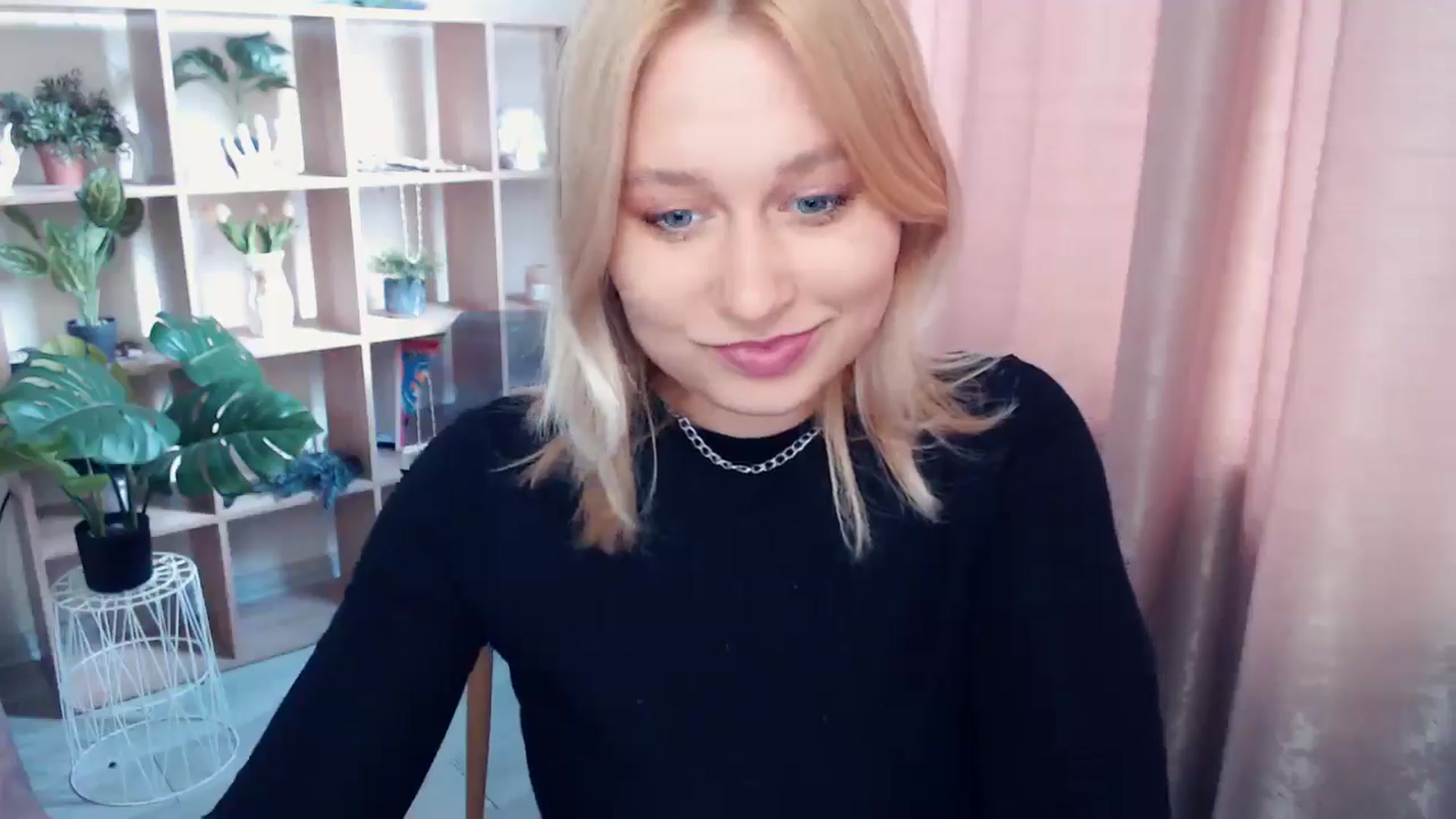 Gallery image thumbnail from Kukla_kolduna's myfreecams stream on, 05/03/2025, 12:00 image 7 of 20