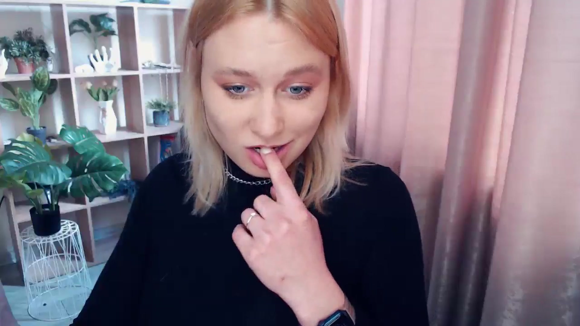 Gallery image thumbnail from Kukla_kolduna's myfreecams stream on, 05/03/2025, 12:00 image 4 of 20