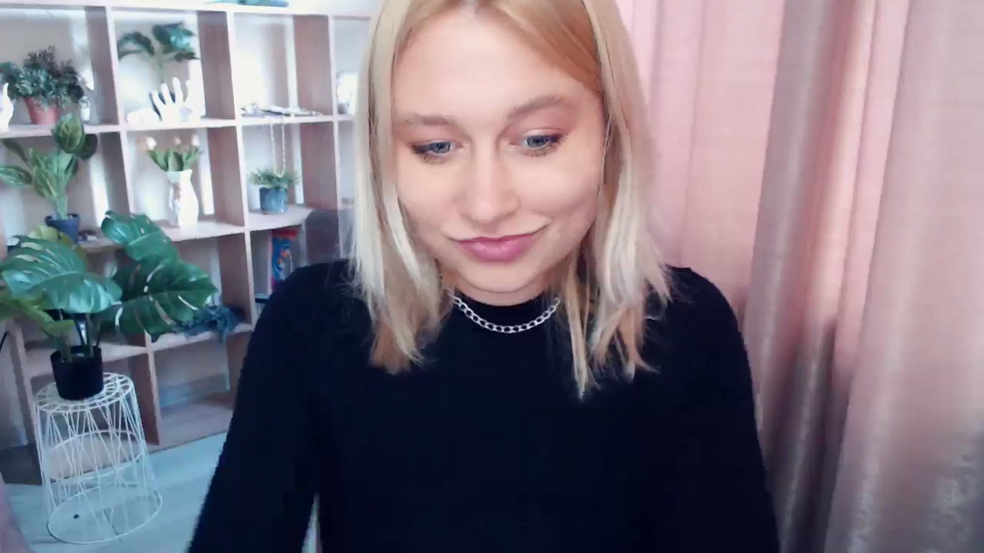 Gallery image thumbnail from Kukla_kolduna's myfreecams stream on, 05/03/2025, 12:00 image 17 of 20