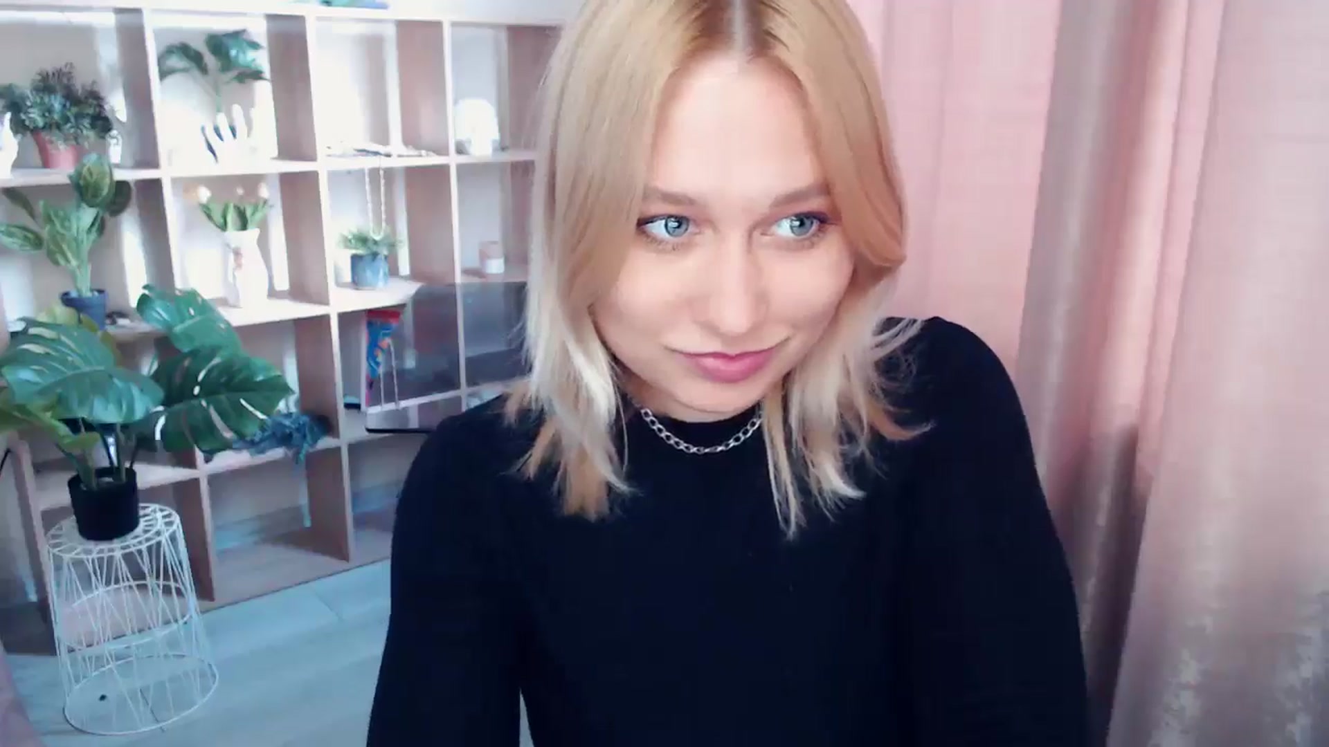 Gallery image thumbnail from Kukla_kolduna's myfreecams stream on, 05/03/2025, 12:00 image 8 of 20