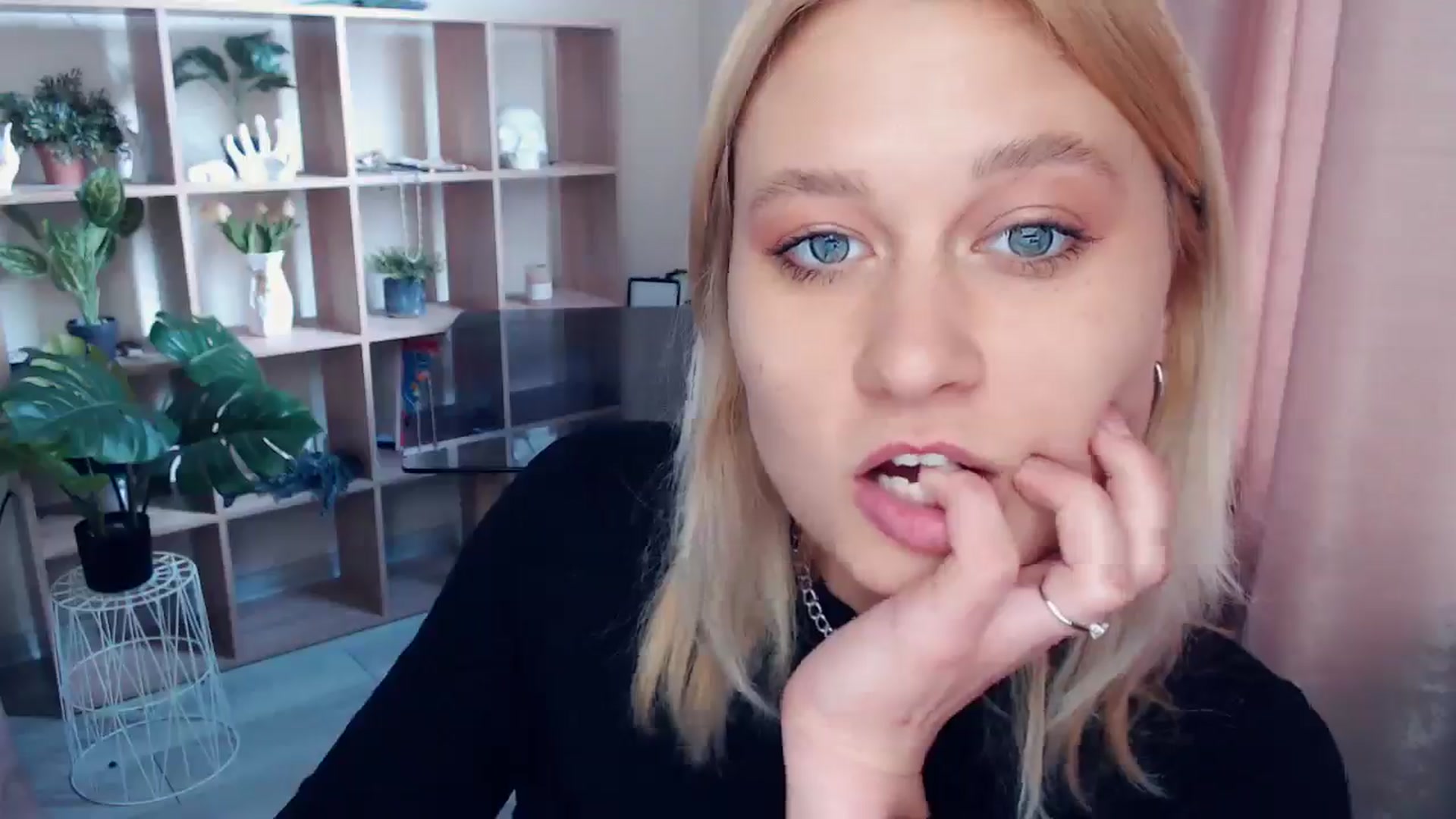 Gallery image thumbnail from Kukla_kolduna's myfreecams stream on, 05/03/2025, 12:00 image 14 of 20