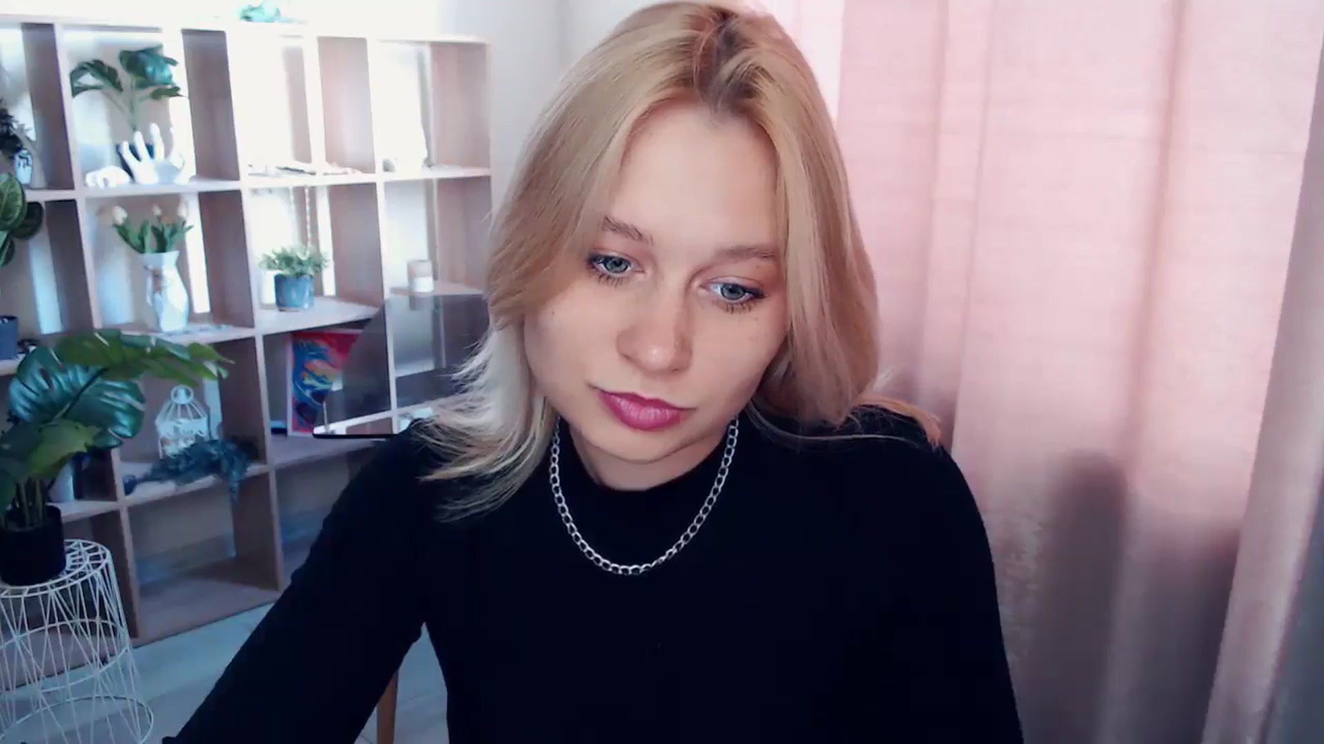 Gallery image thumbnail from Kukla_kolduna's myfreecams stream on, 05/04/2025, 14:07 image 19 of 20